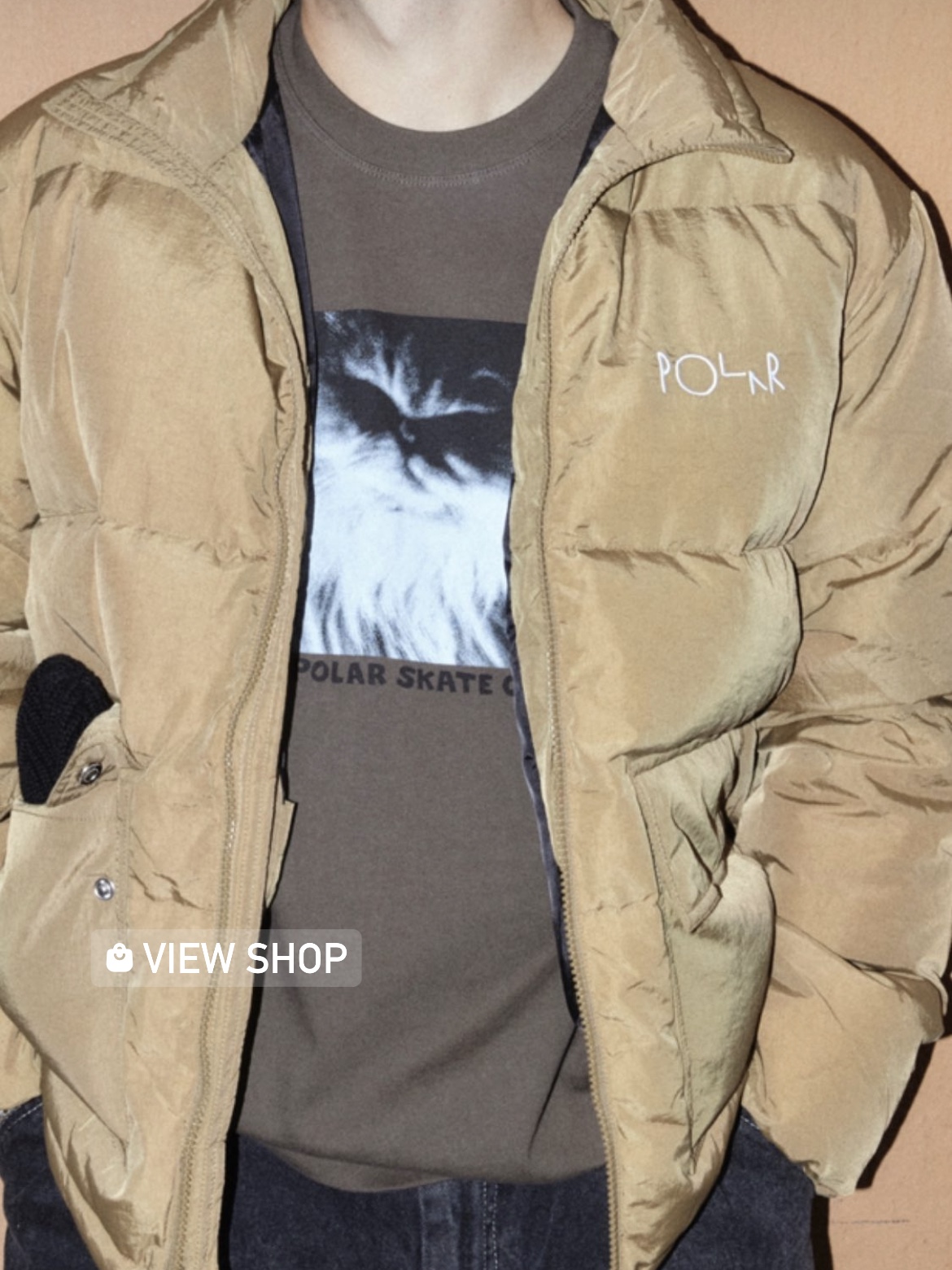 Polar Skate Co Pocket Puffer Antique Gold 착용 스타일 - 2
