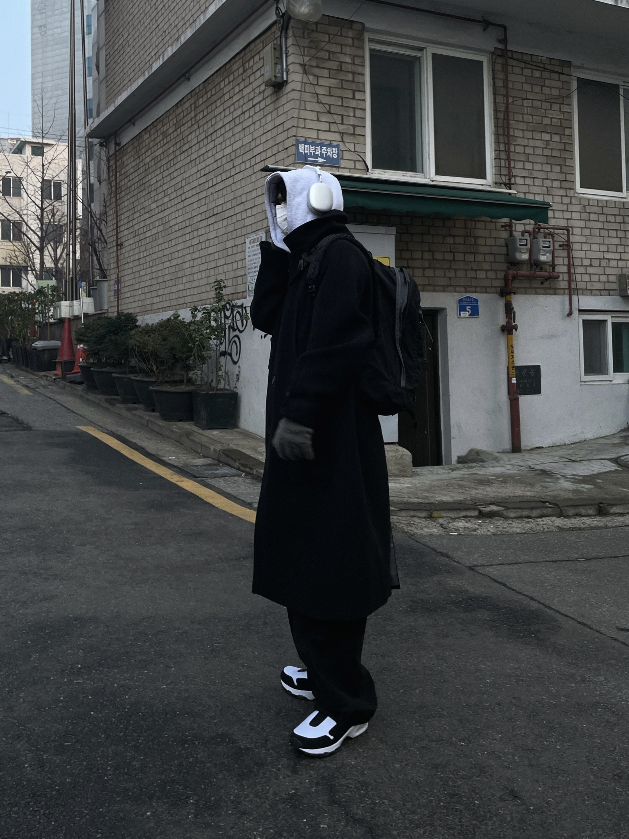 Nike x Comme des Garcons Homme Plus Air Max Sunder SP White Black, Undermycar Majanne Multi Button Oversized Wool Coat Black Oyster - 21FW 착용 스타일 - 2