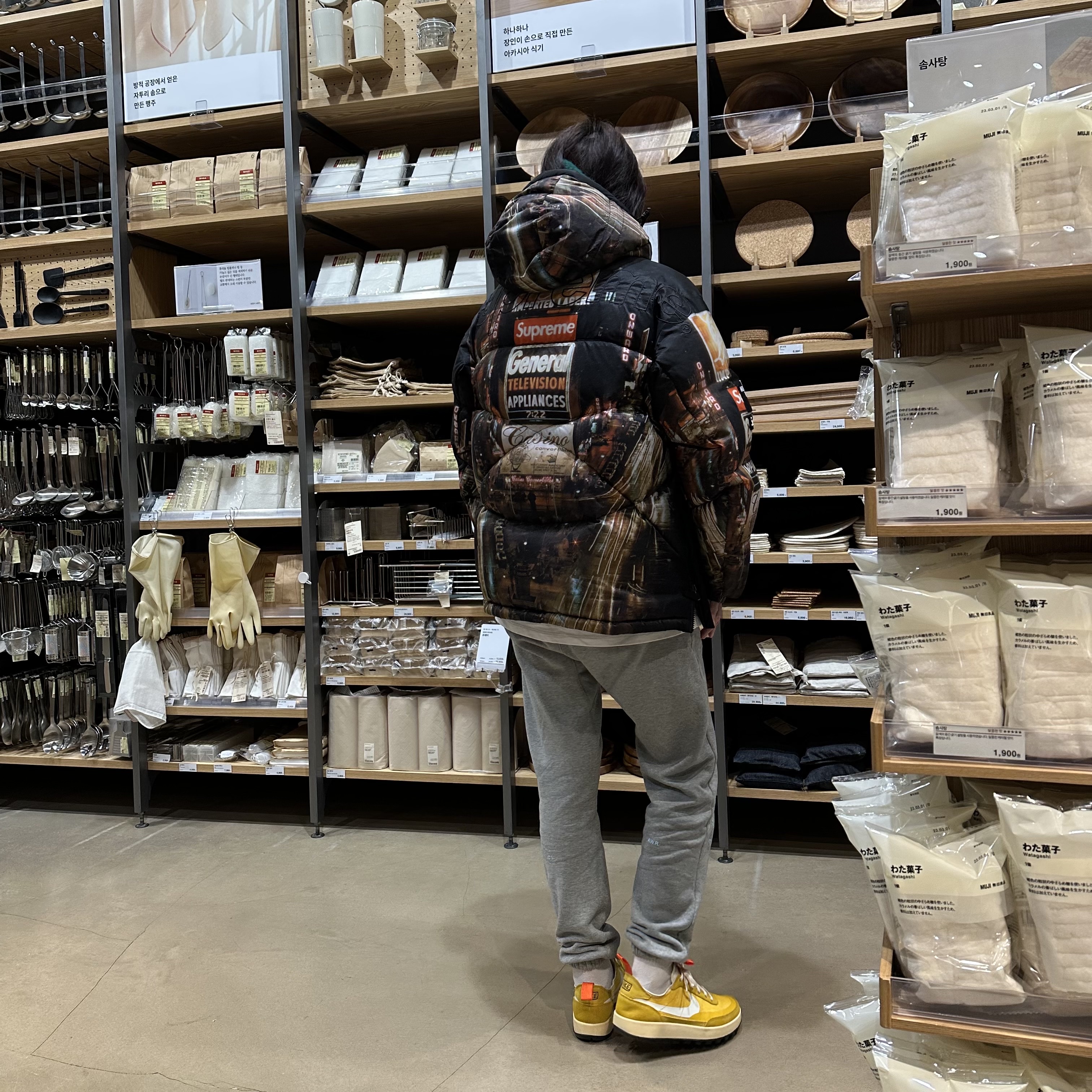 Supreme x The North Face Cargo Jacket Black - 20SS, Supreme x The North Face 800-Fill Half Zip Hooded Pullover Times Square - 22FW 착용 스타일 - 2