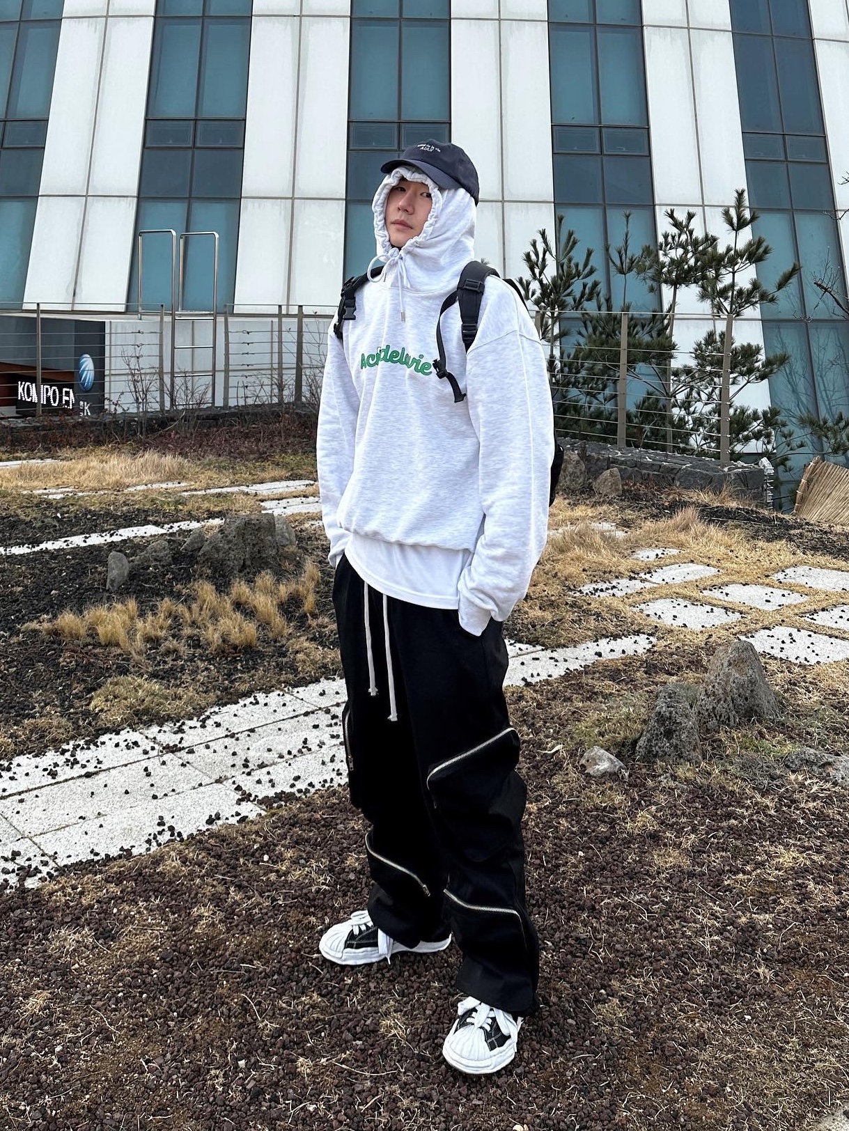 Maison Mihara Yasuhiro Blakey OG Sole Canvas Low-top Sneakers Black White, Maison Mihara Yasuhiro Hank OG Sole Canvas Low-top Sneakers Black 착용 스타일