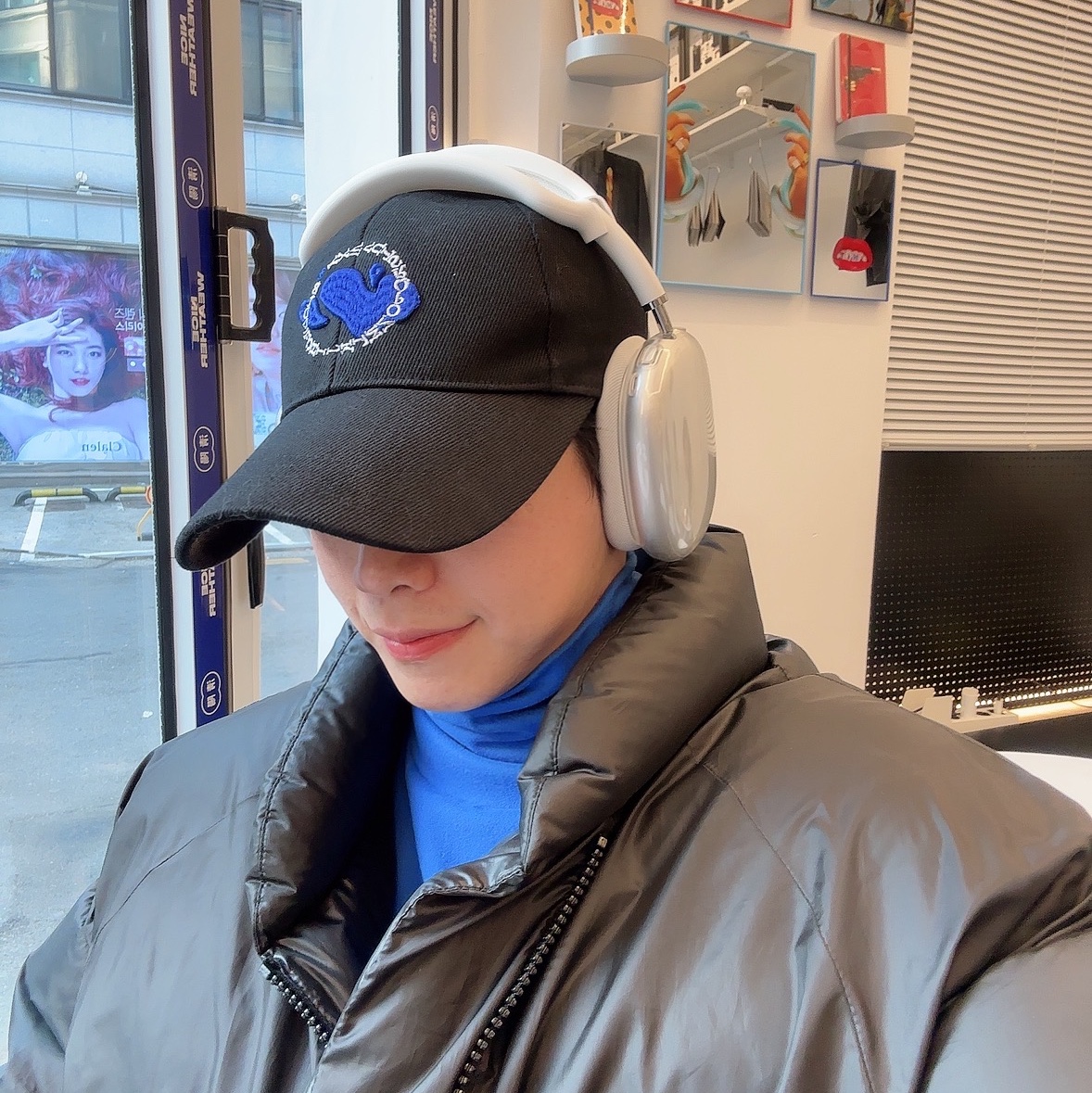 Apple AirPods Max Lightning Silver (Korean Ver.), Ader Error x Zara Embroidered Cap Black 착용 스타일