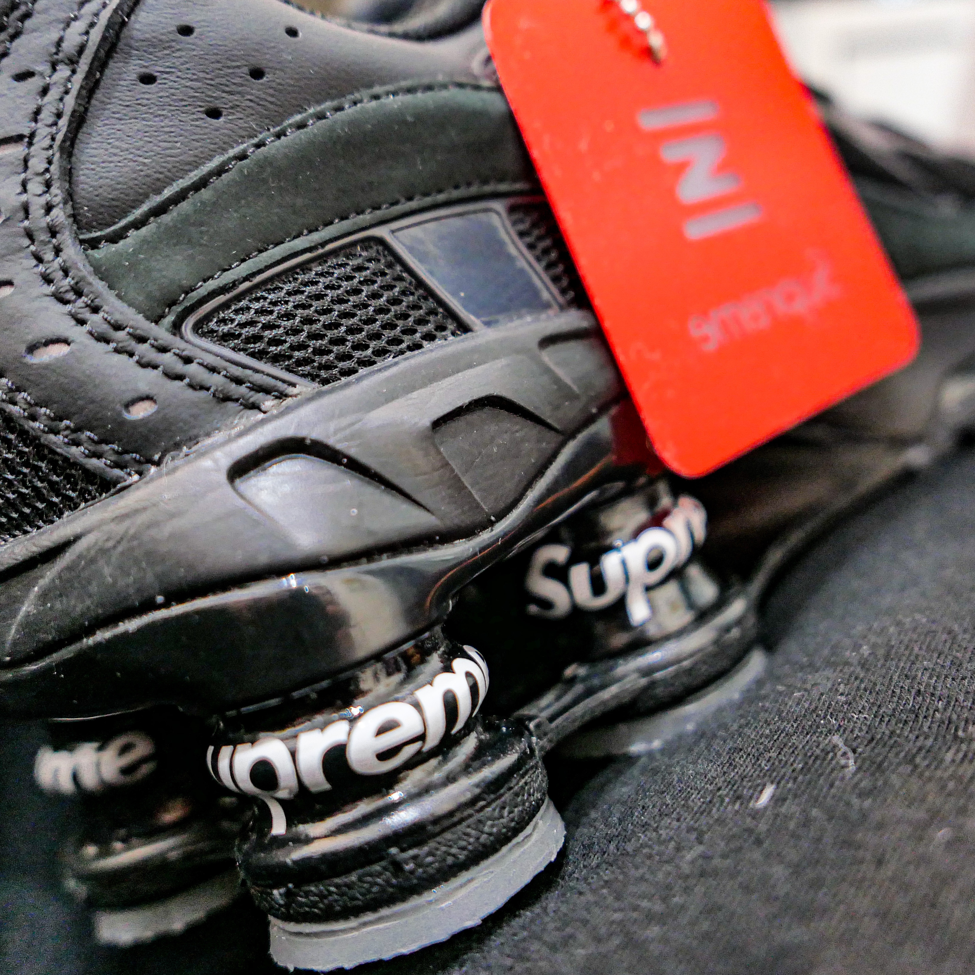 Nike x Supreme Shox Ride 2 SP Black 착용 스타일 - 1