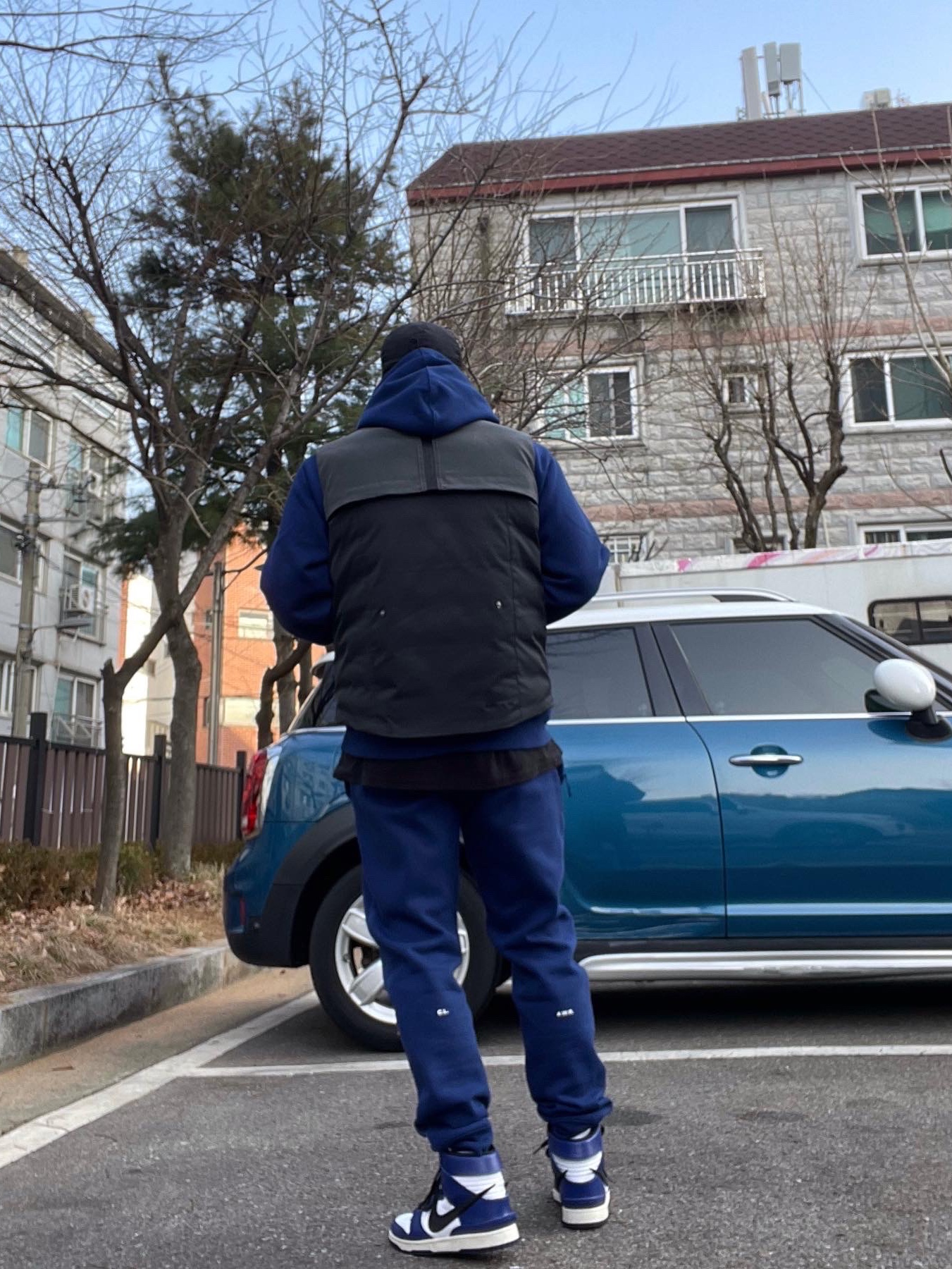 Nike x Drake Nocta Cardinal Stock Essential Hoodie Navy - US/EU, Nike x Drake Nocta Cardinal Stock Essential Fleece Pants Navy - US/EU 착용 스타일 - 5