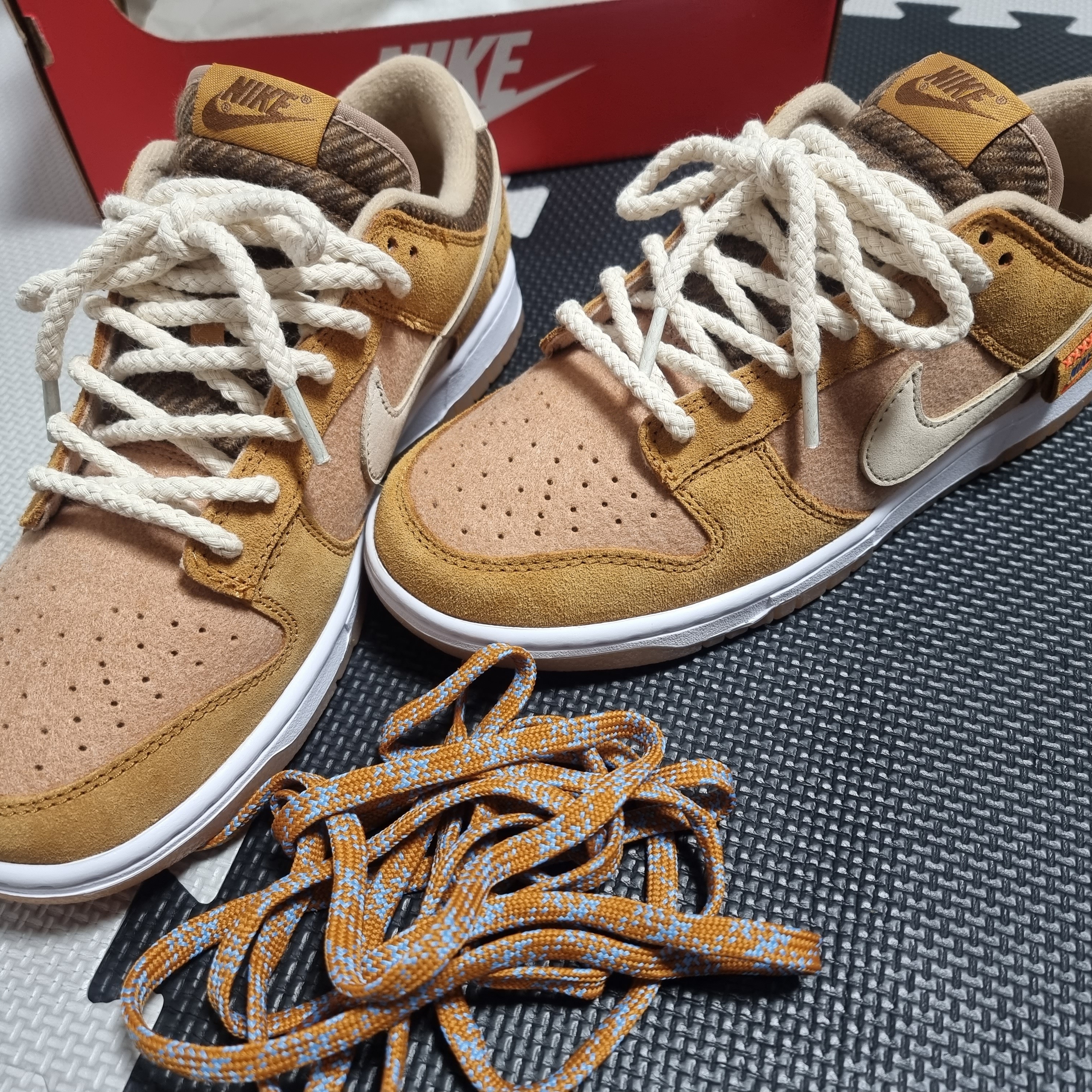 Nike Dunk Low SE Praline Desert Ochre 착용 스타일 - 2