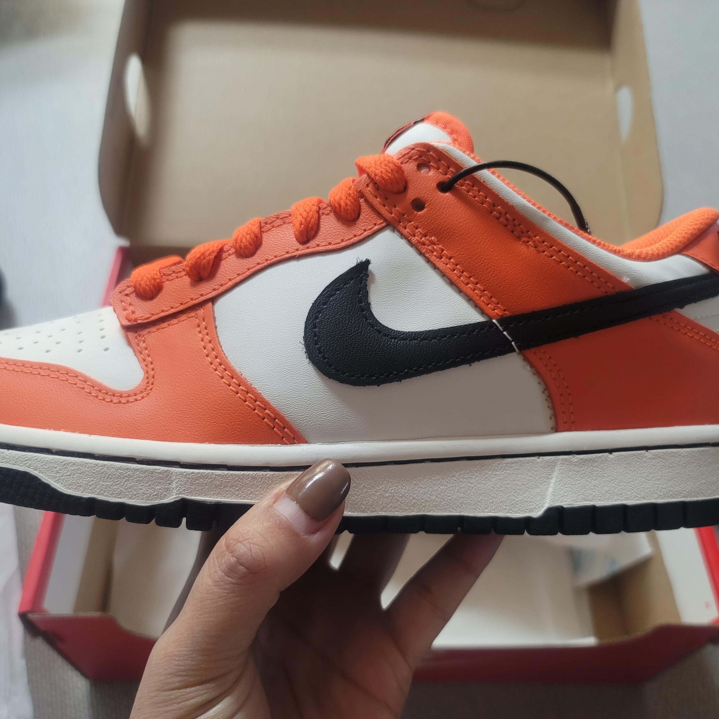 (GS) Nike Dunk Low Safety Orange 착용 스타일 - 3