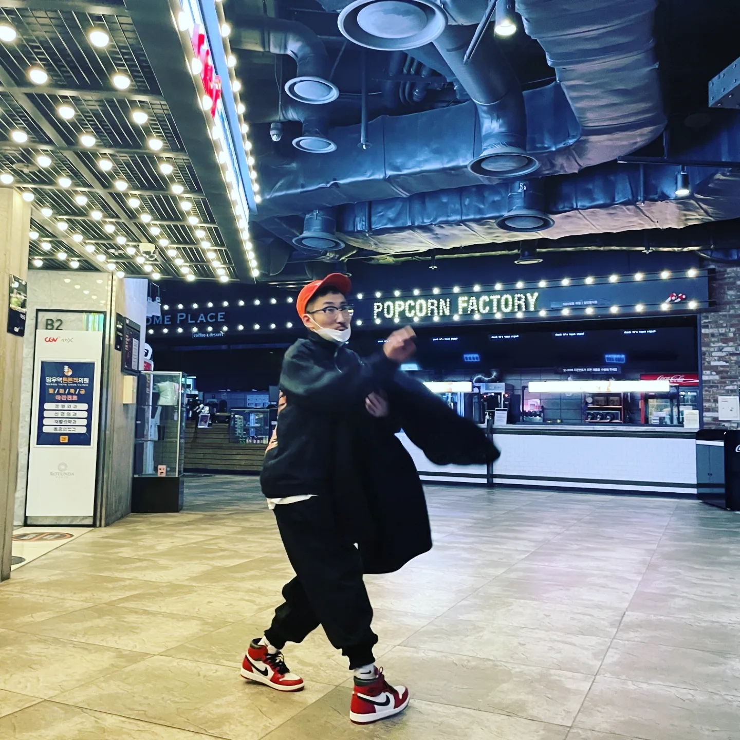 Jordan 1 Retro High OG Chicago 2022, Jordan x Travis Scott Woven Jacket Black - Asia 착용 스타일 - 3