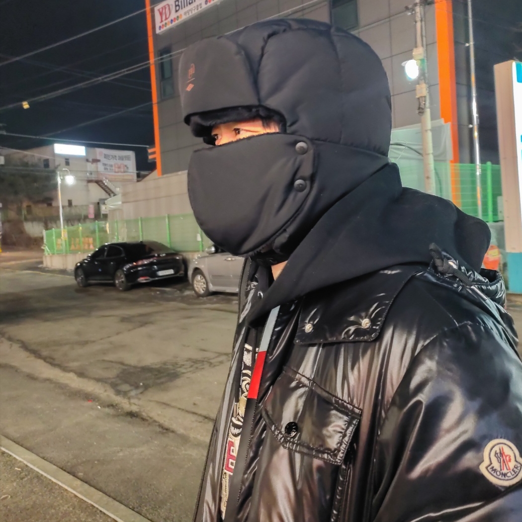 Undermycar x Umbro Mask Earflap Cap Black 착용 스타일 - 1