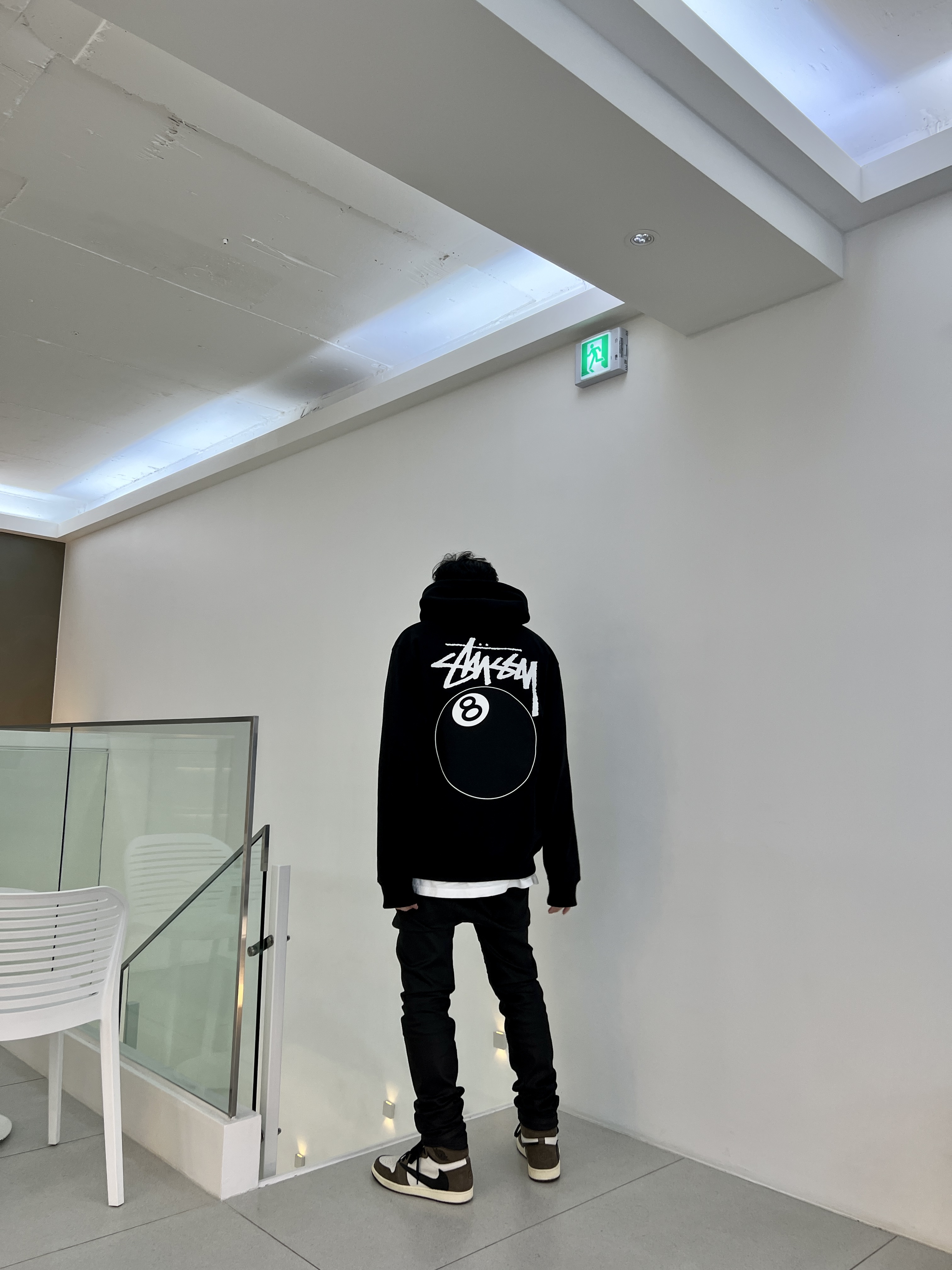 Stussy 8 Ball Hoodie Black - 21FW, Jordan 1 x Travis Scott Retro High OG SP Mocha 착용 스타일 - 2