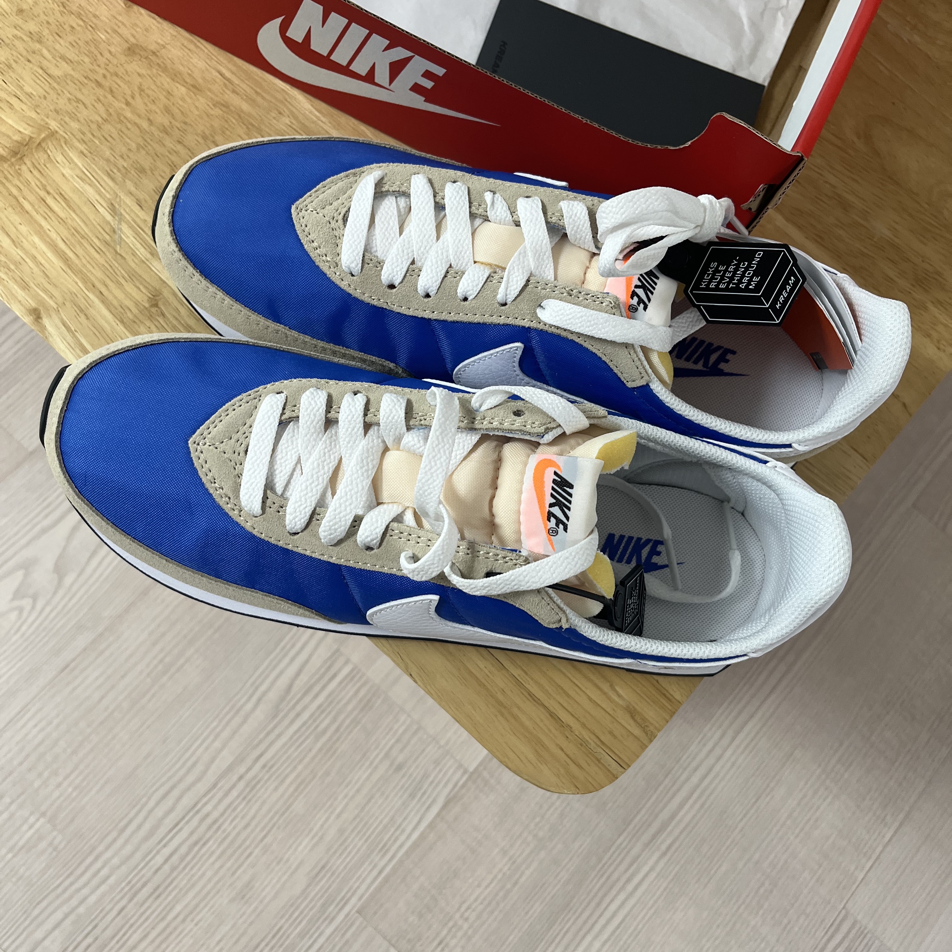 Nike Waffle Trainer 2 Hyper Royal Rattan 착용 스타일 - 1