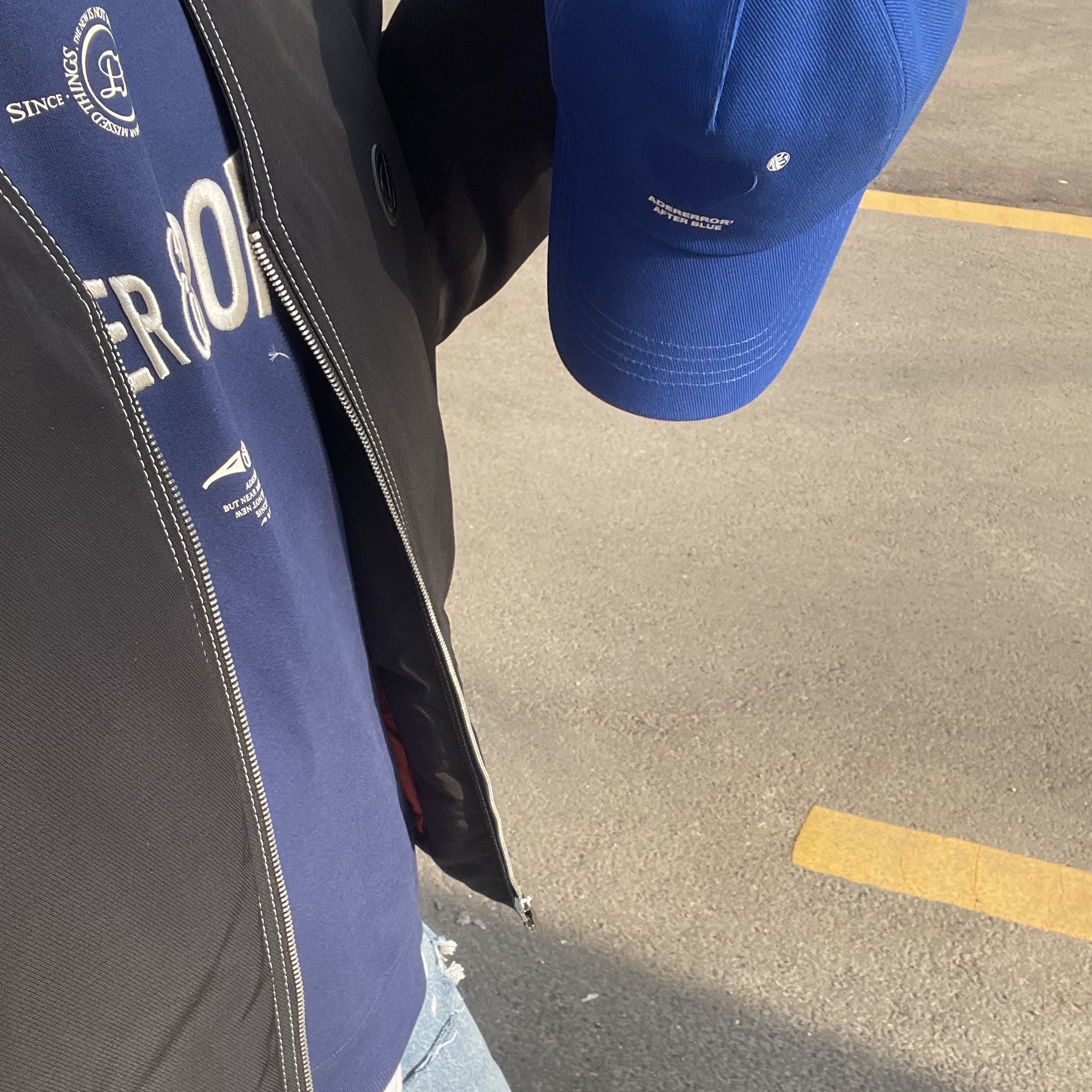 Ader Error Verif Logo Sweatshirt Navy, Ader Error Twin Heart Logo Cap Blue 착용 스타일