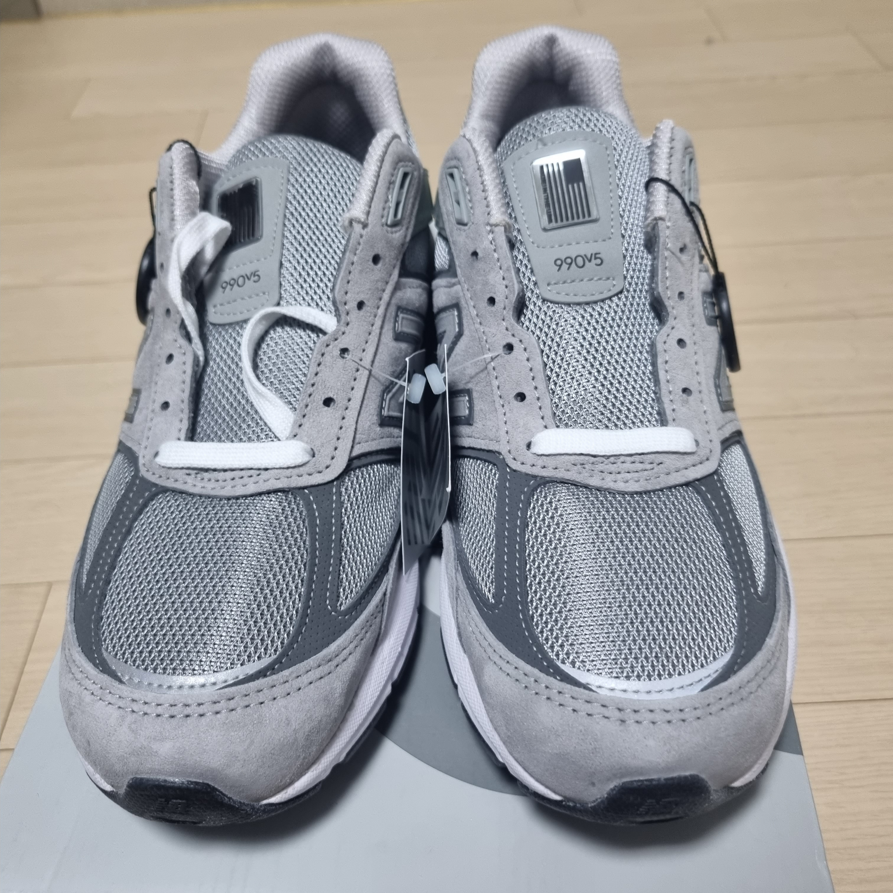 New Balance 990v5 Made in USA Grey - D Standard 착용 스타일 - 3