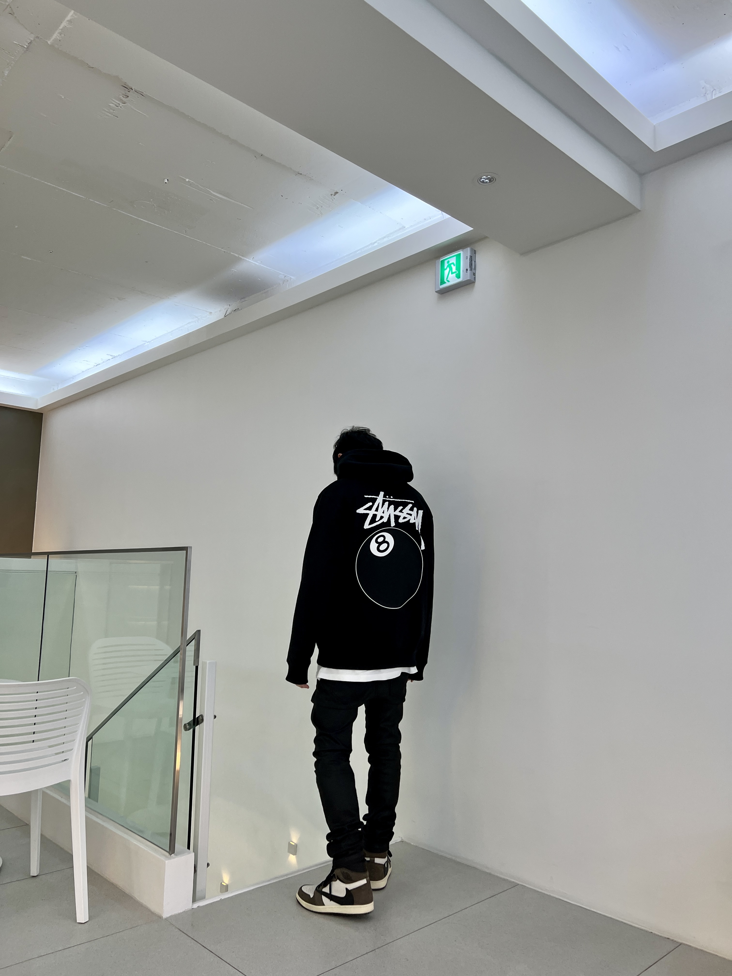 Stussy 8 Ball Hoodie Black - 21FW, Jordan 1 x Travis Scott Retro High OG SP Mocha 착용 스타일 - 3