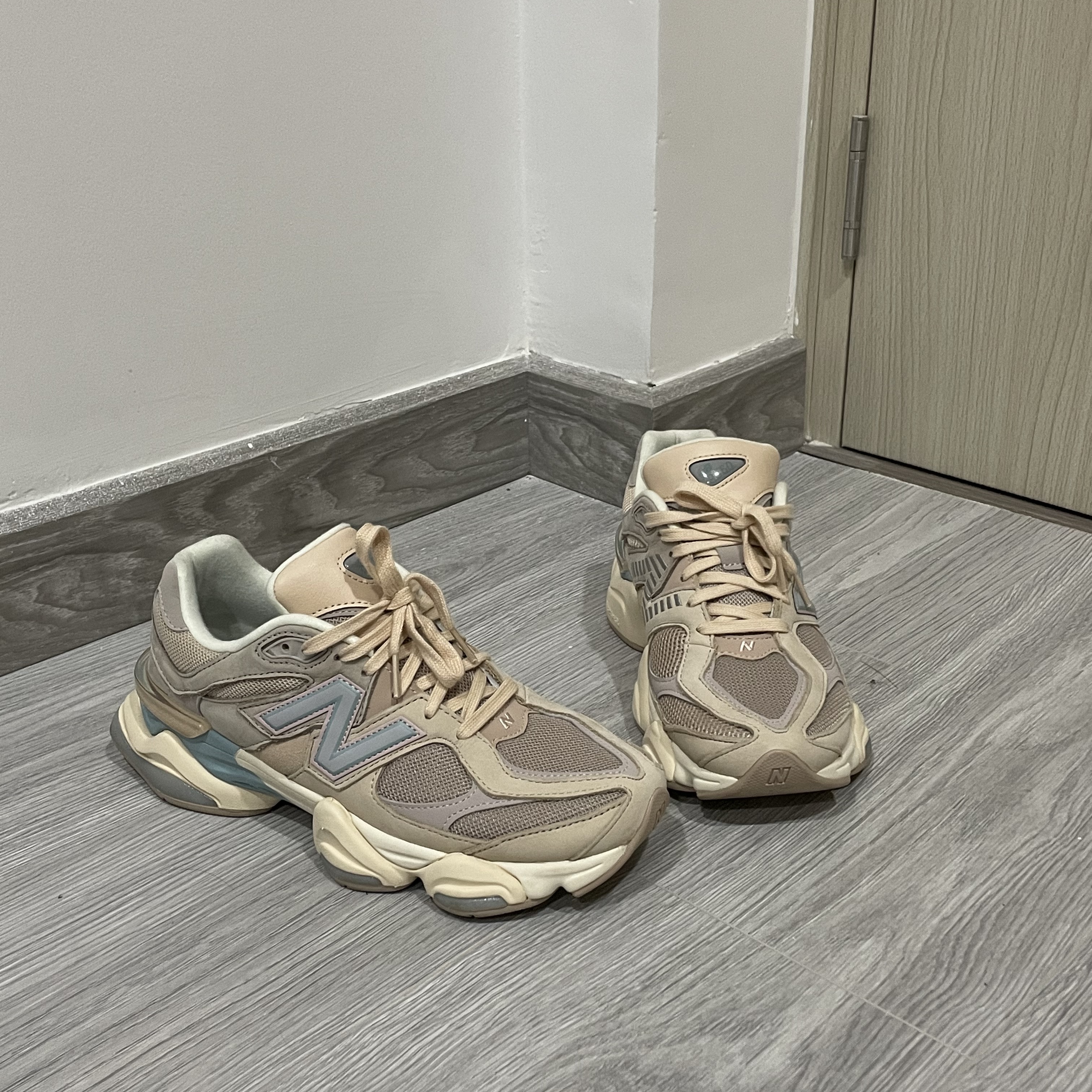 New Balance 9060 Ivory Cream Pink Sand 착용 스타일