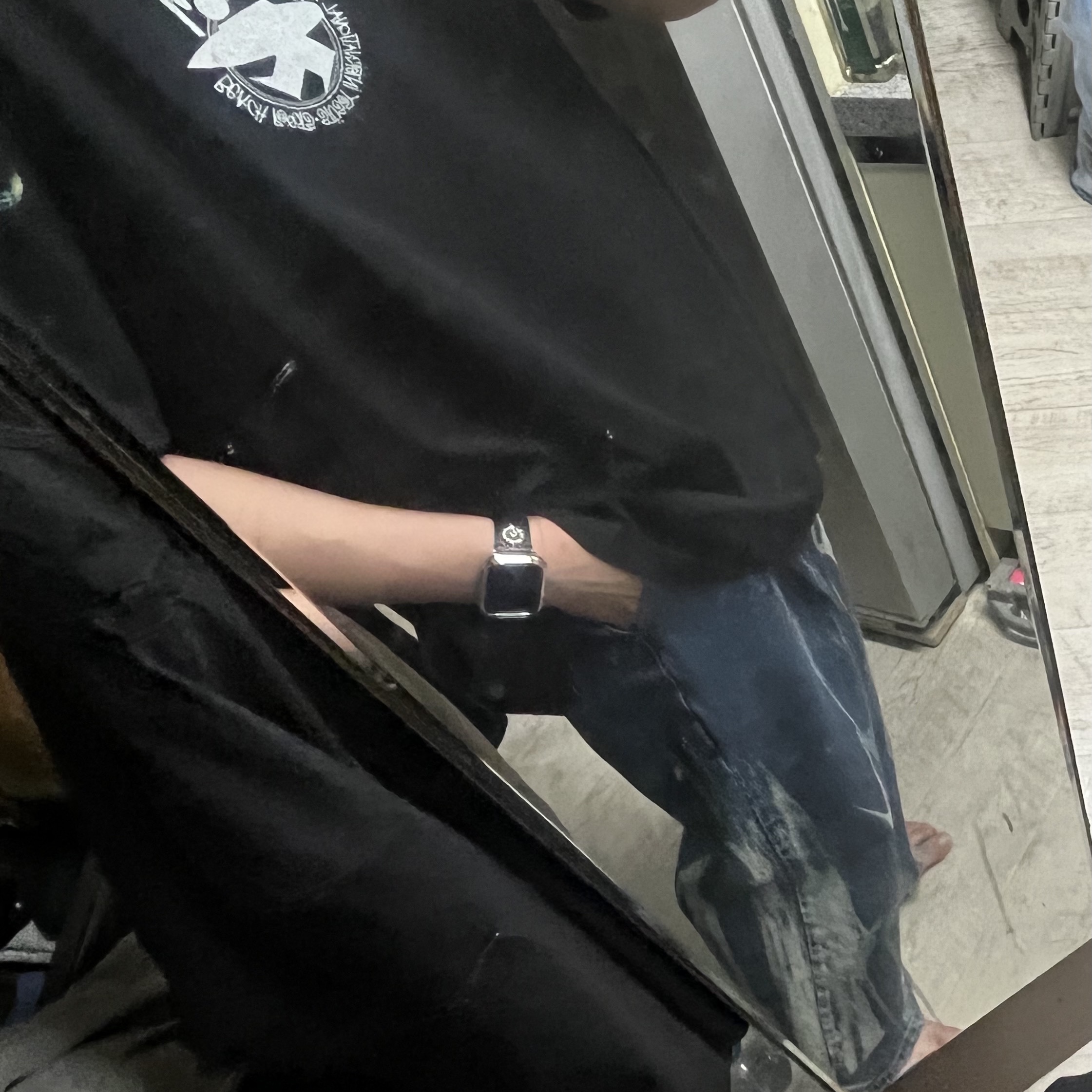 Stussy Beach Roots T-Shirt Black 착용 스타일 - 1