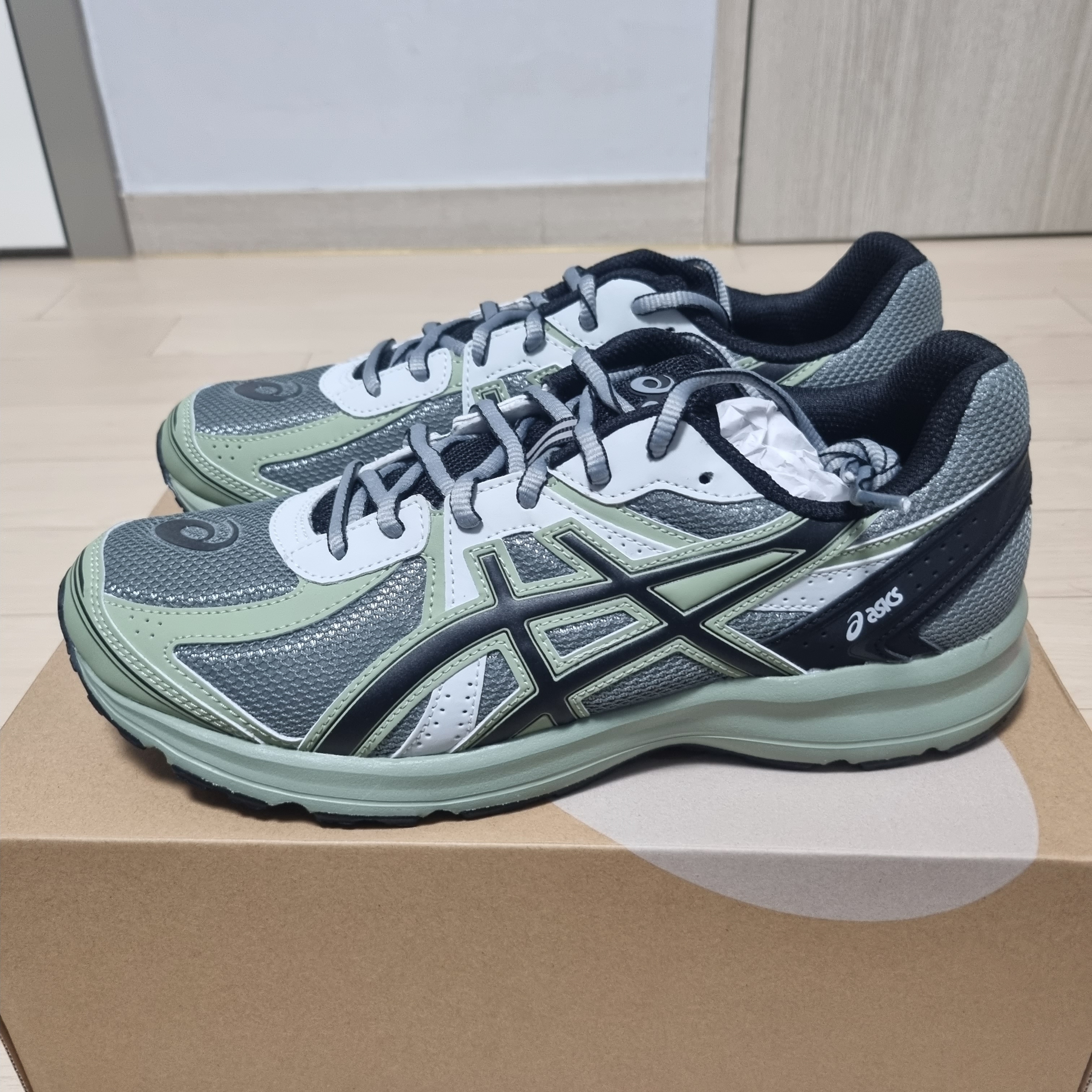 Asics Jog 100 S Sheet Rock - 2E Wide 착용 스타일 - 1