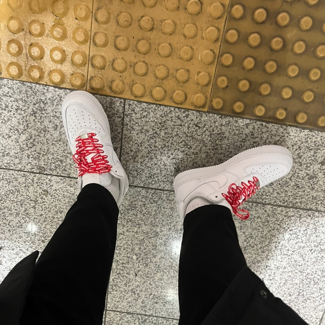 Nike x Supreme Air Force 1 Low White 착용 스타일