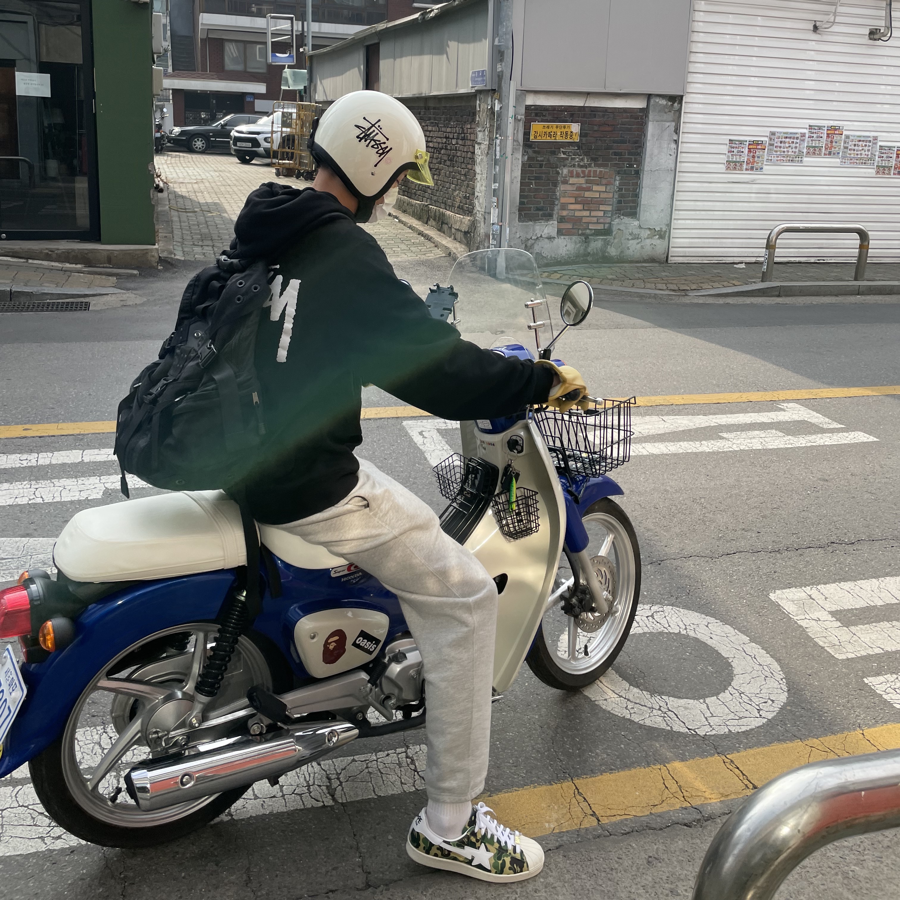 Nike NRG Solo Swoosh Fleece Pants Dark Grey Heather - US/EU, Adidas x BAPE Superstar 80s Green Camo 착용 스타일