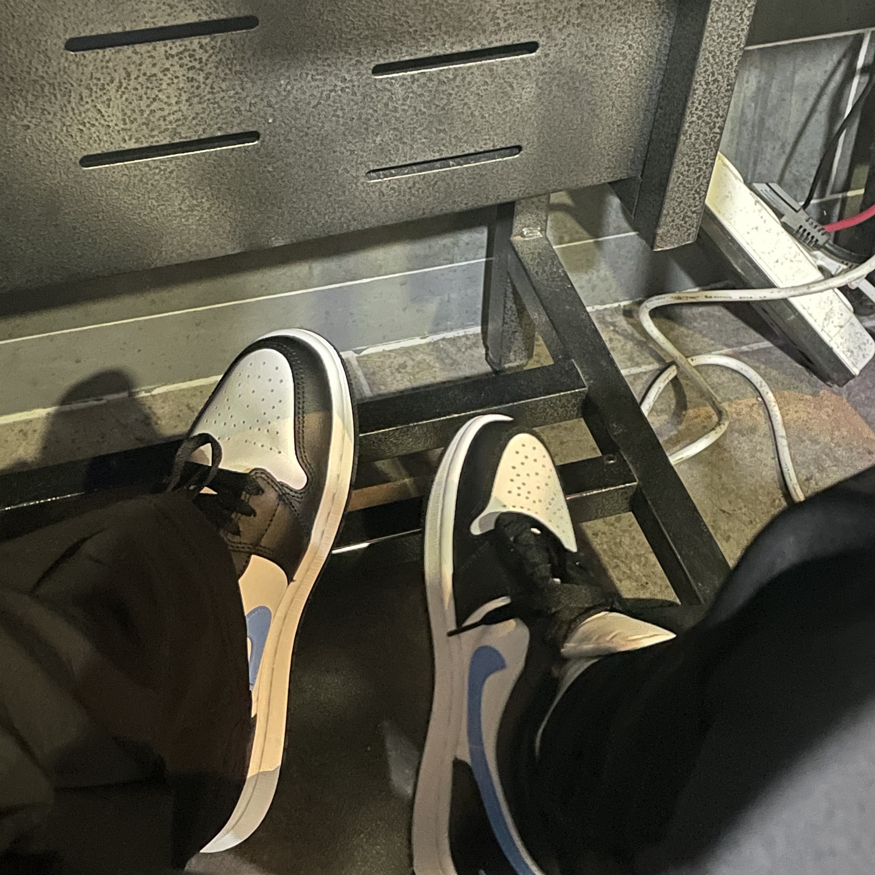(W) Jordan 1 Low Black University Blue 착용 스타일 - 2