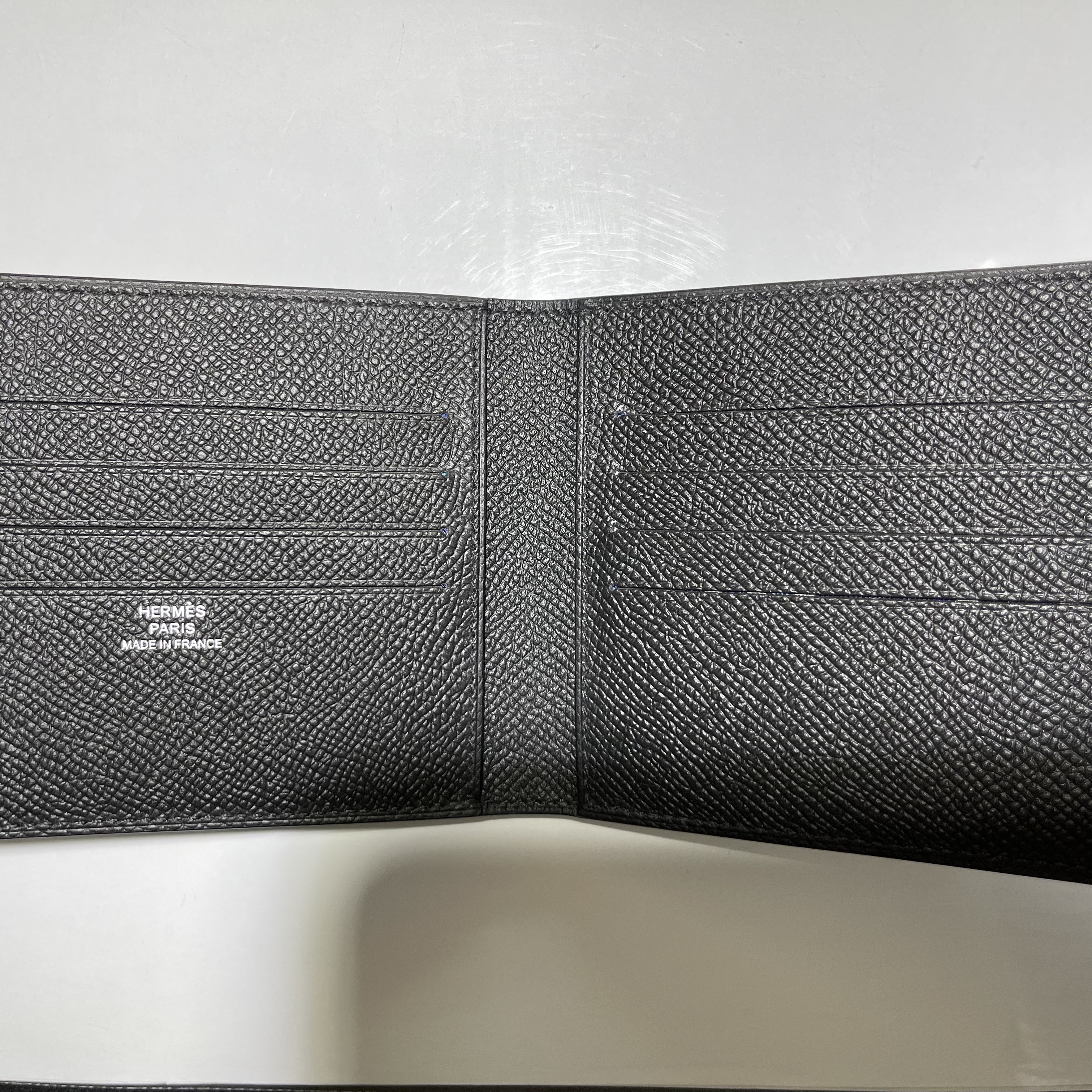 Hermes Citizen Twill Compact Wallet Epsom & Noir Bleu Nuit Bleu Zanzibar 착용 스타일 - 4