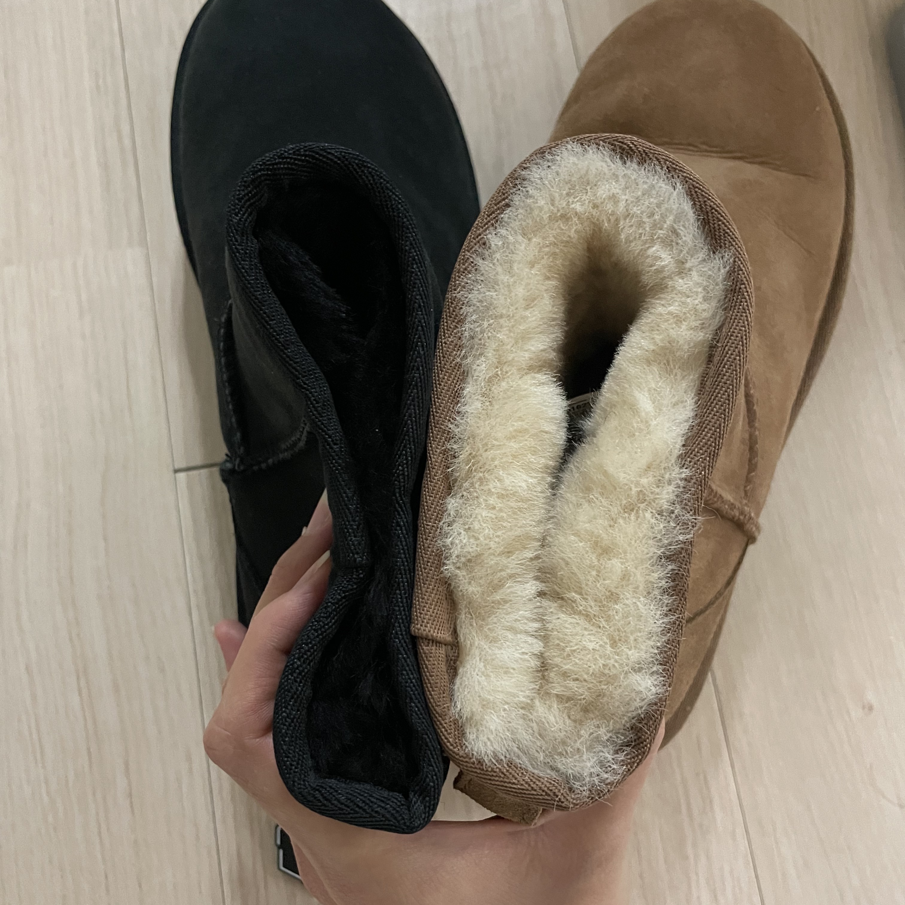 (W) UGG Classic Mini II Boots Black 착용 스타일