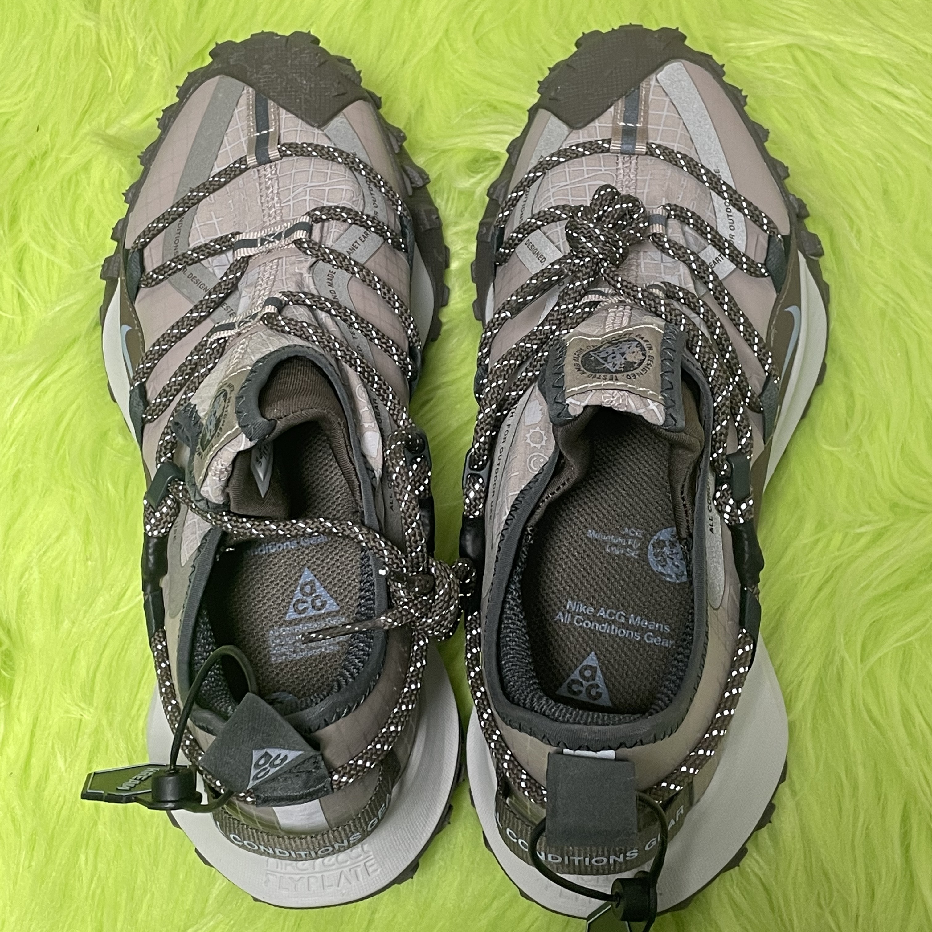 Nike ACG Mountain Fly Low Ironstone 착용 스타일