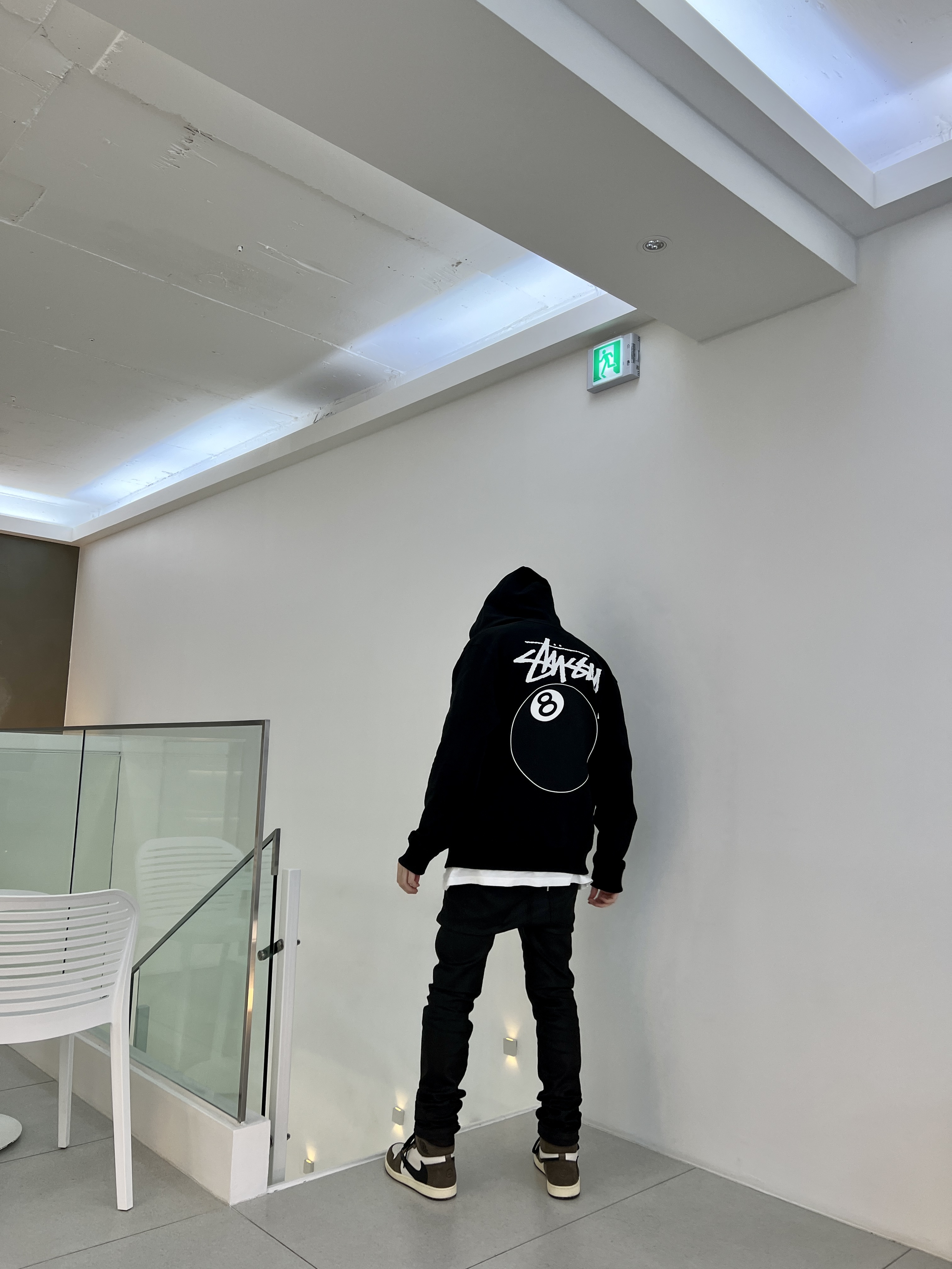 Stussy 8 Ball Hoodie Black - 21FW, Jordan 1 x Travis Scott Retro High OG SP Mocha 착용 스타일 - 5