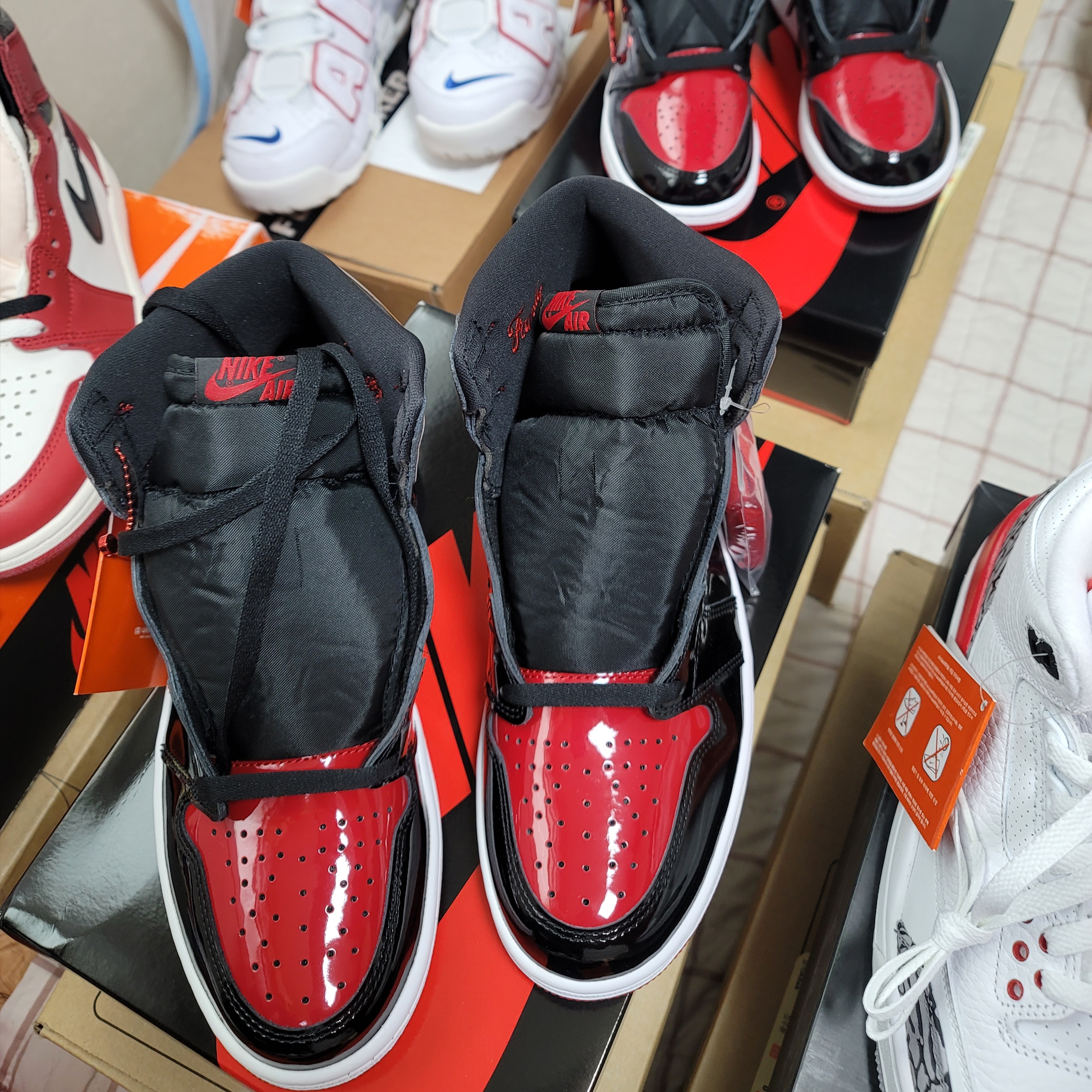 Nike x Sacai Zoom Cortez SP Iron Grey, Nike x Sacai Zoom Cortez SP White and University Red 착용 스타일 - 5