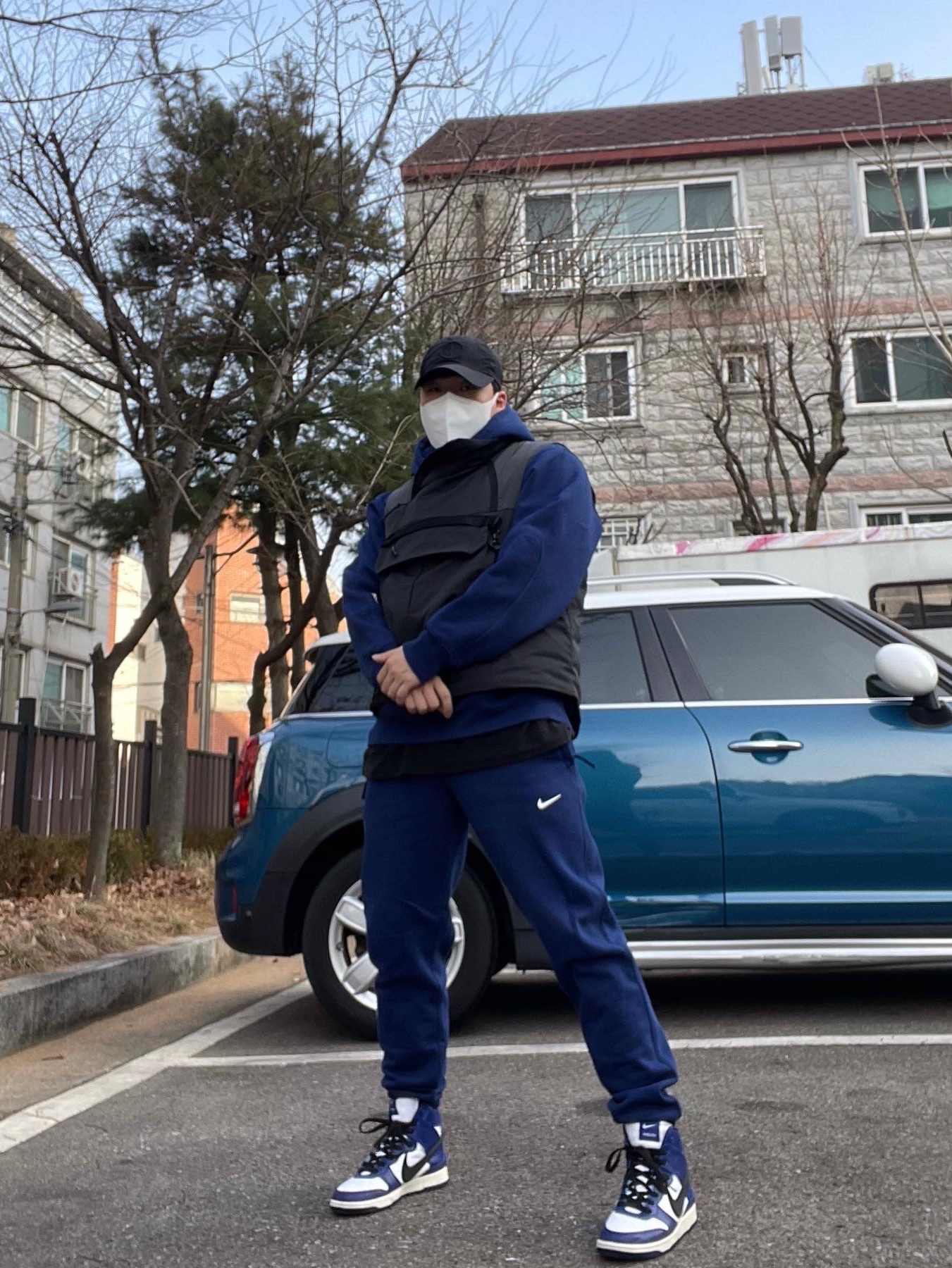 Nike x Drake Nocta Cardinal Stock Essential Hoodie Navy - US/EU, Nike x Drake Nocta Cardinal Stock Essential Fleece Pants Navy - US/EU 착용 스타일 - 1