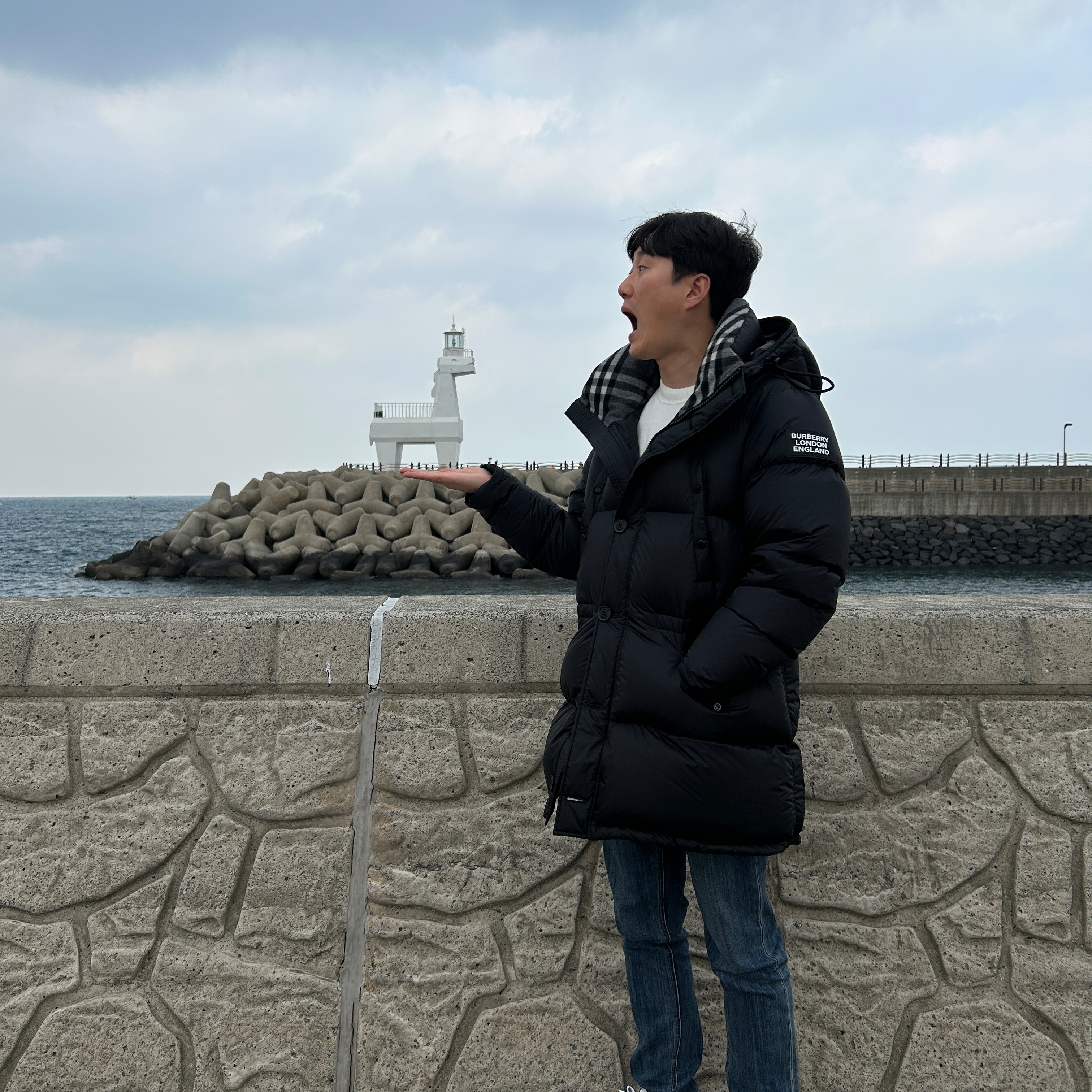 C.P. Company Cotton Crepe Crewneck Knit Gauze White - 22SS, Burberry Detachable Sleeve Hooded Puffer Jacket Navy 착용 스타일 - 2
