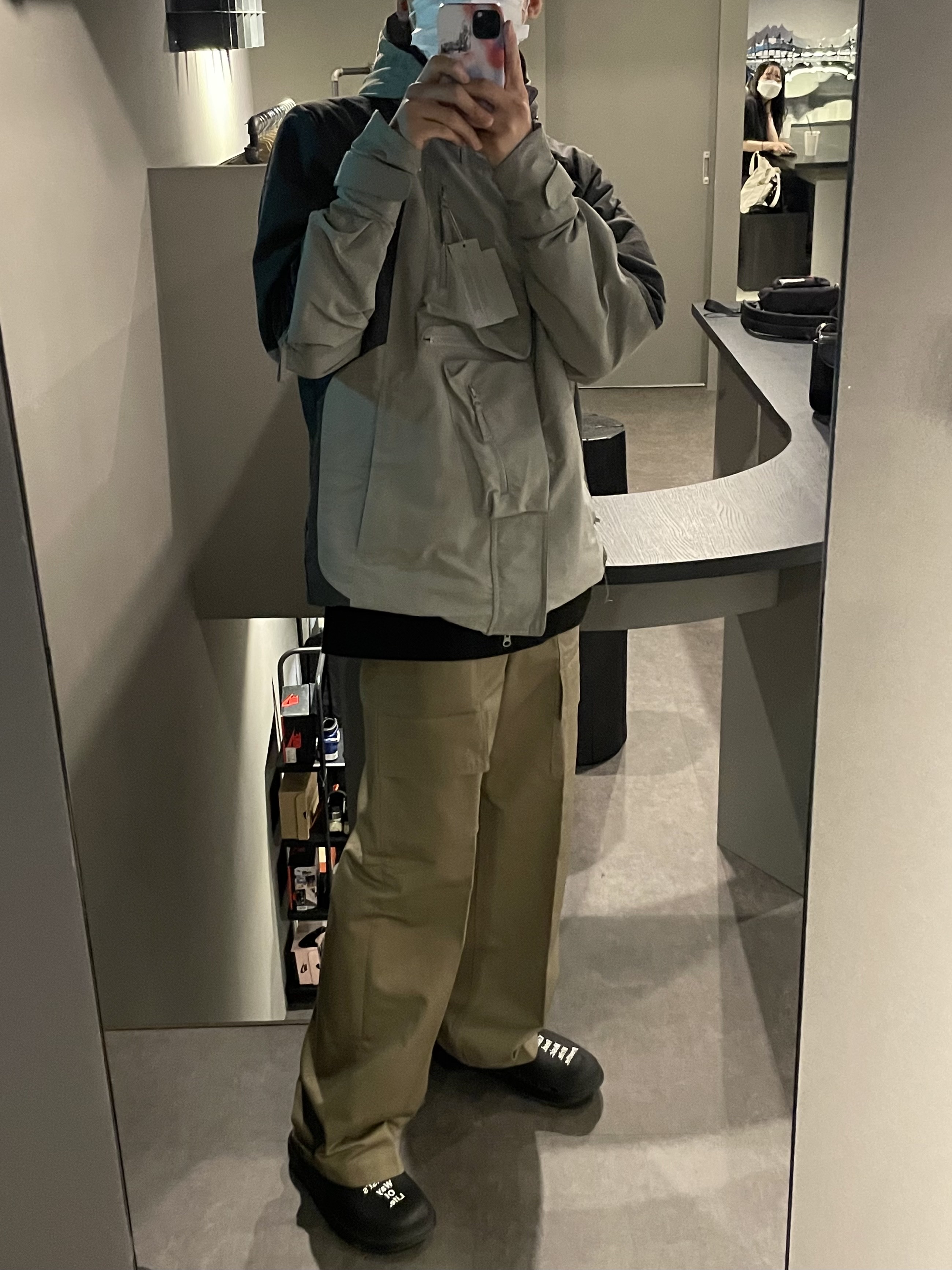 Undermycar Rikan Multi Pocket Casual Jacket London Fog - 21FW, Oofos x Takahiromiyashita The Soloist The Soloist's Way Of Life Clog Black White 착용 스타일 - 2