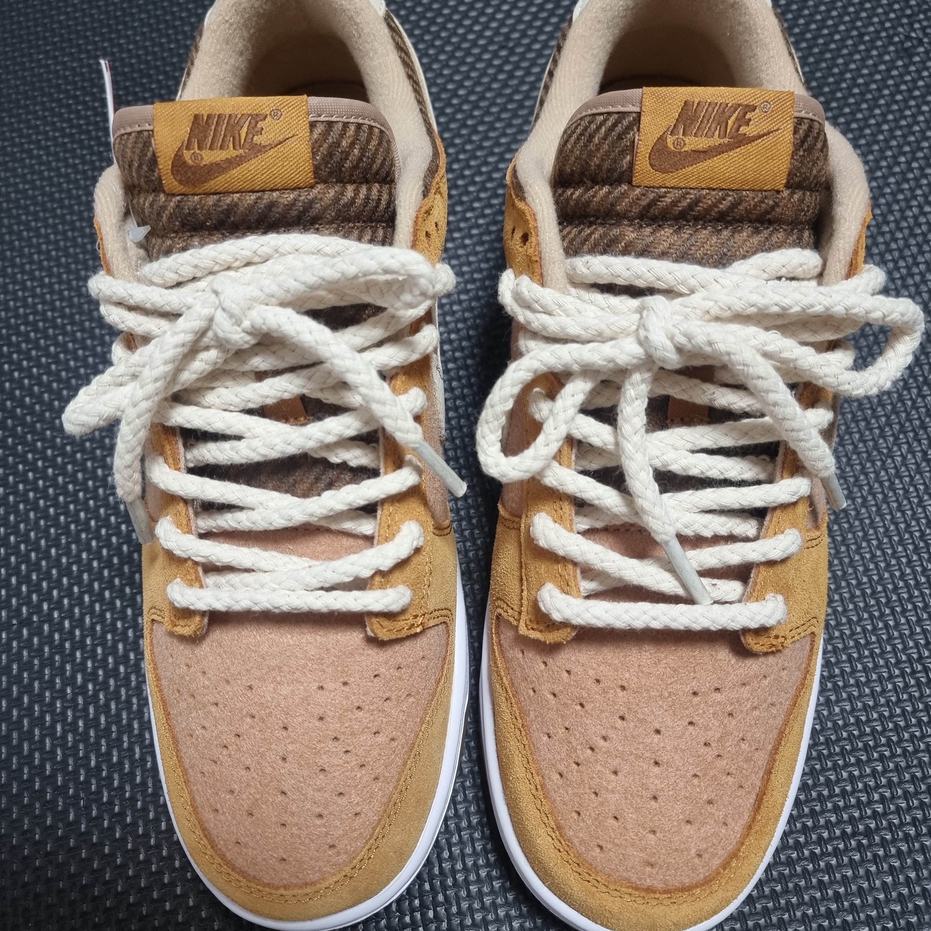 Nike Dunk Low SE Praline Desert Ochre 착용 스타일 - 1