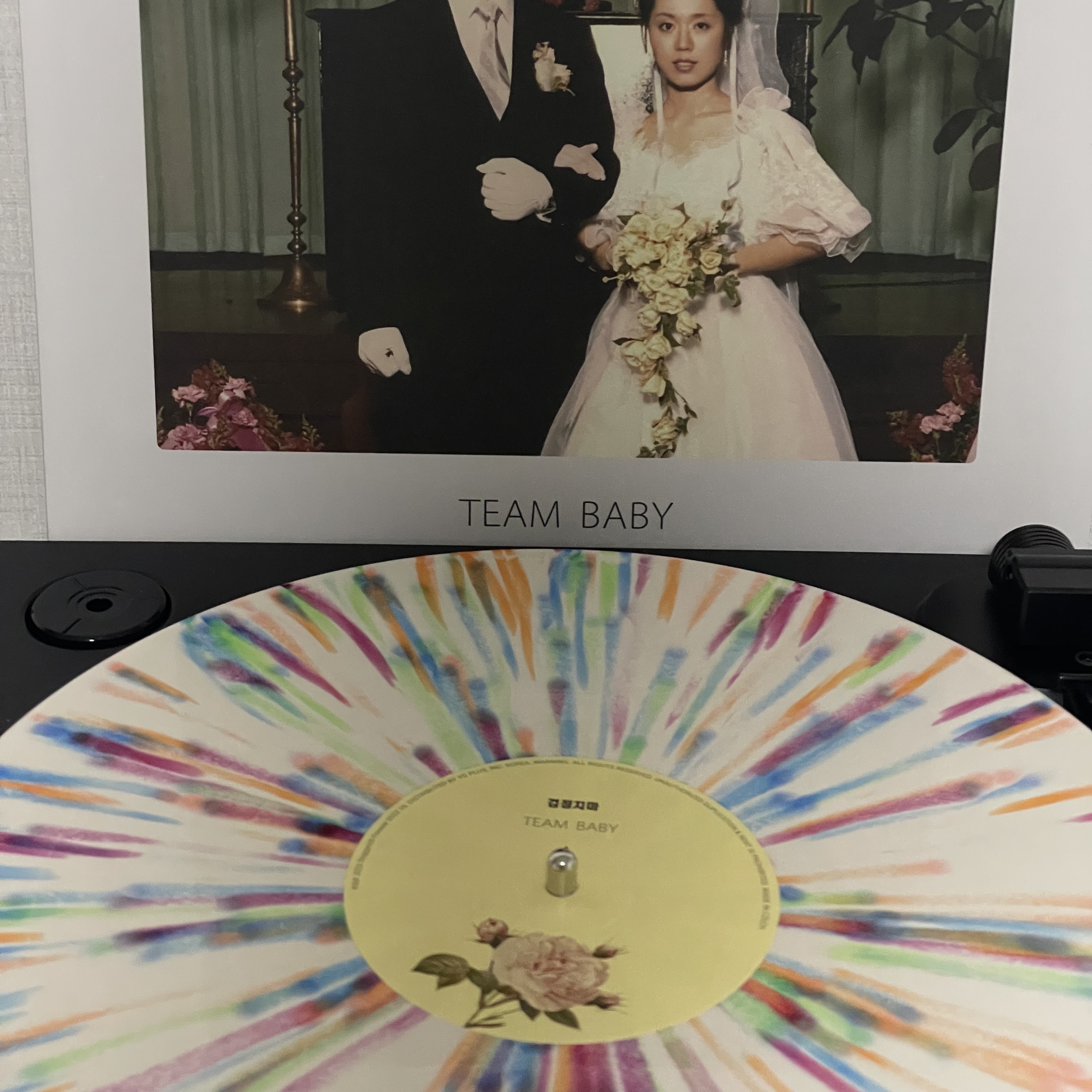 The Black Skirts 3rd Album Part 1 Team Baby LP Splatter Color 착용 스타일 - 2