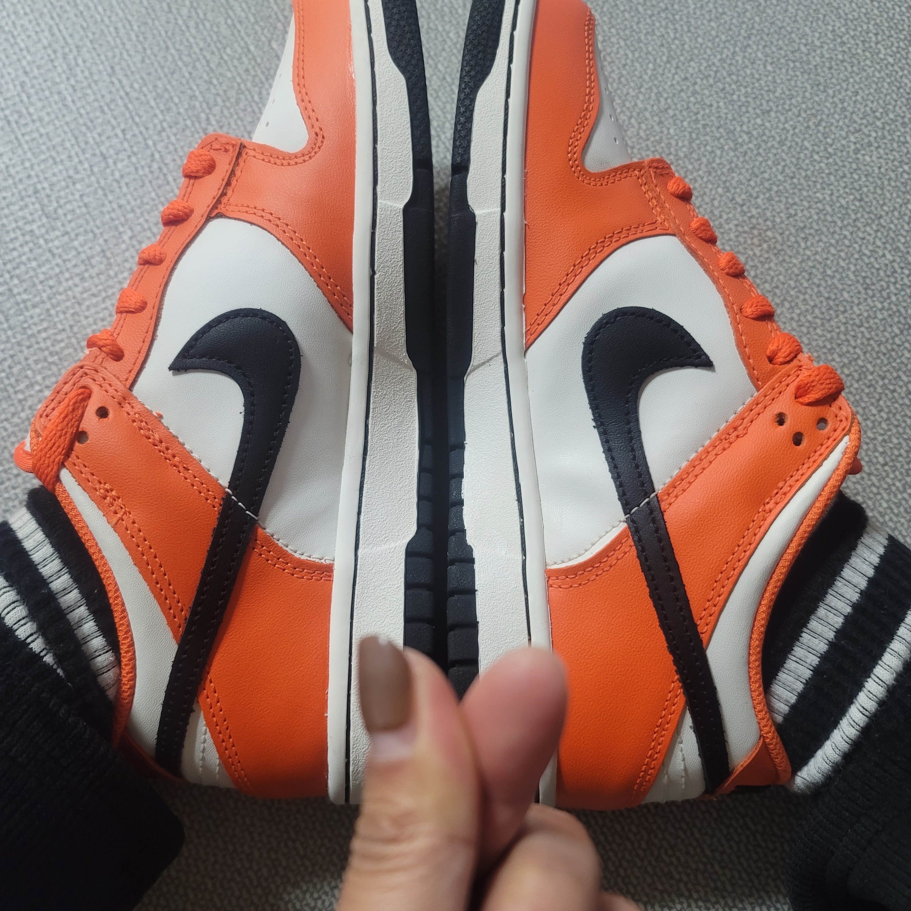 (GS) Nike Dunk Low Safety Orange 착용 스타일 - 1