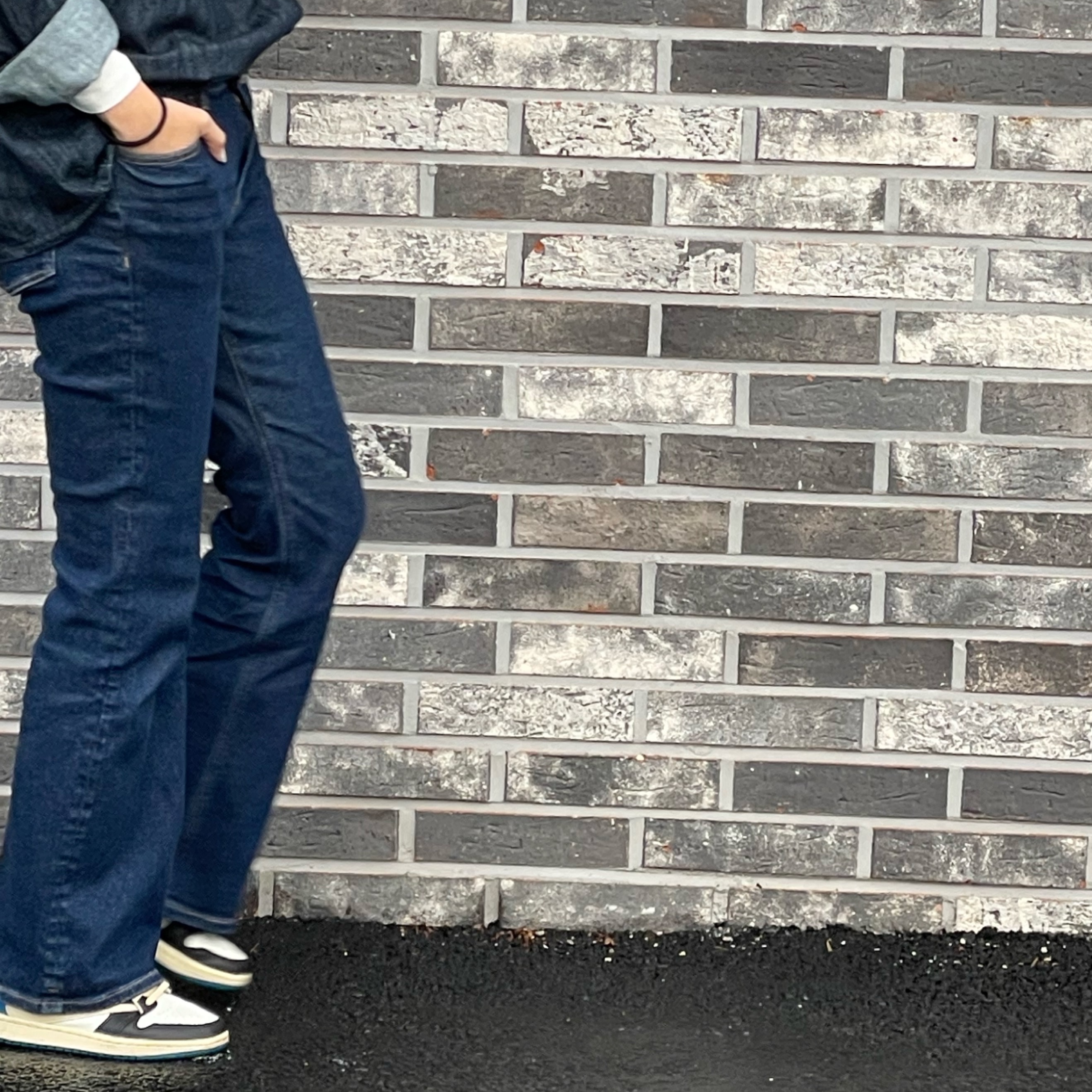 Jordan 1 x Travis Scott x Fragment Retro Low OG SP Military Blue, COS Quilted Mini Bag Light Blue 착용 스타일 - 2