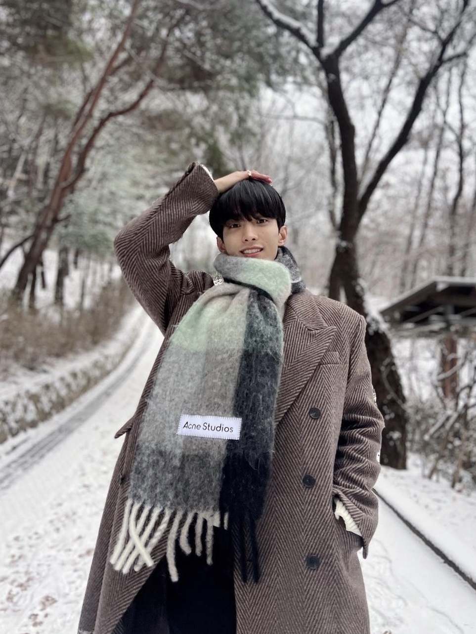 Acne Studios Mohair Check Muffler Grey Green Black 착용 스타일 - 1