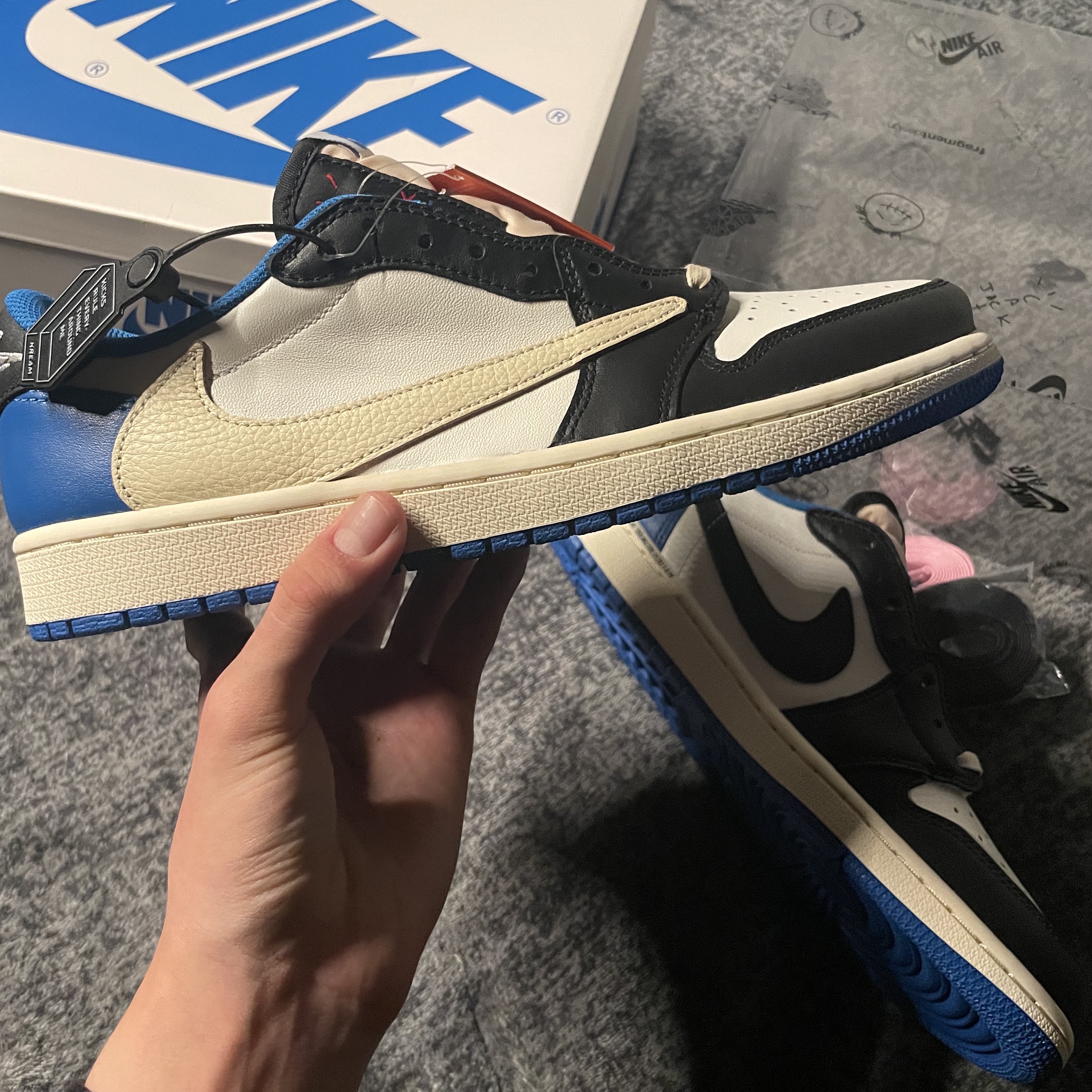 Jordan 1 x Travis Scott x Fragment Retro Low OG SP Military Blue 착용 스타일