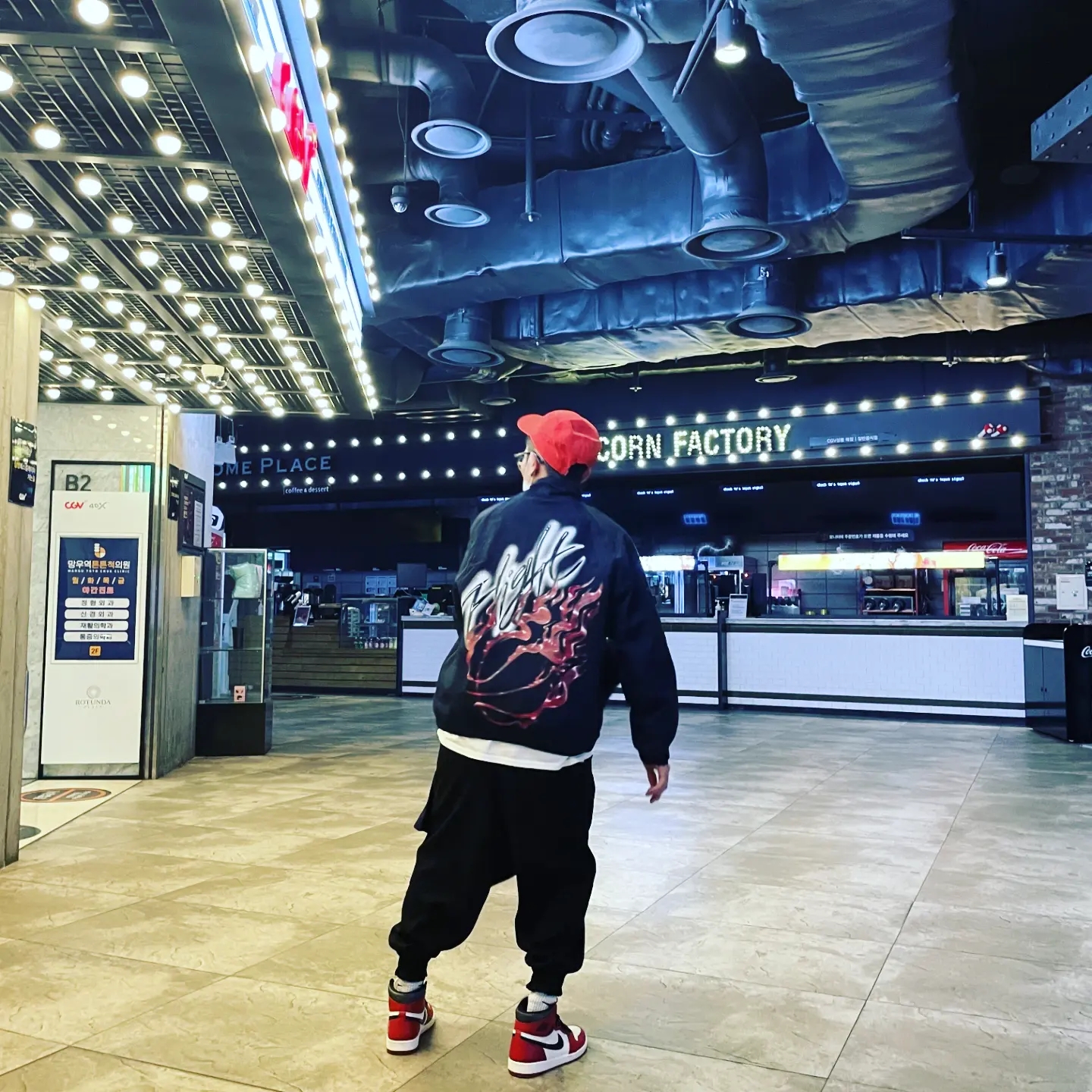 Jordan 1 Retro High OG Chicago 2022, Jordan x Travis Scott Woven Jacket Black - Asia 착용 스타일 - 1