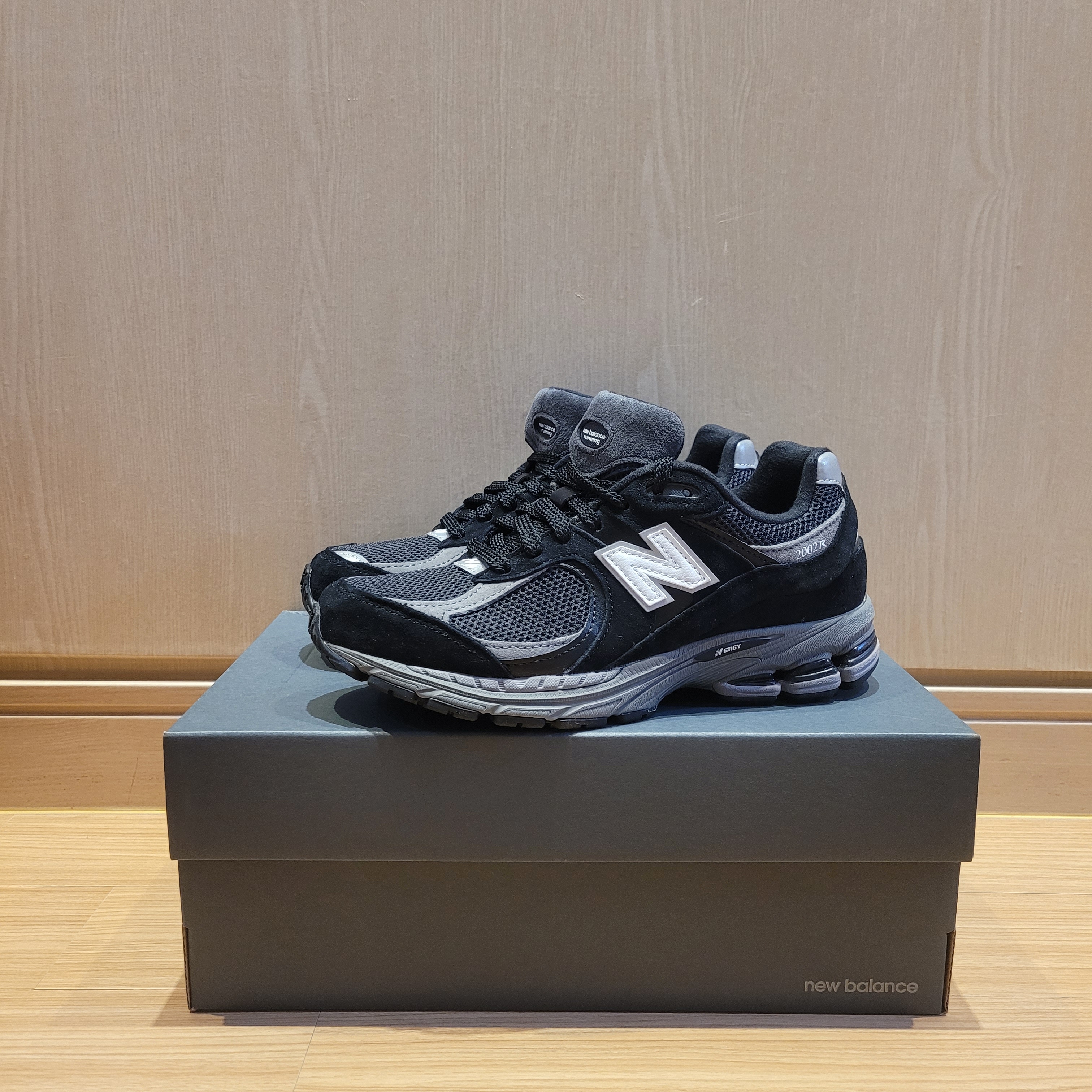 New Balance 2002R Black Dark Grey - JD Sports Exclusive 착용 스타일
