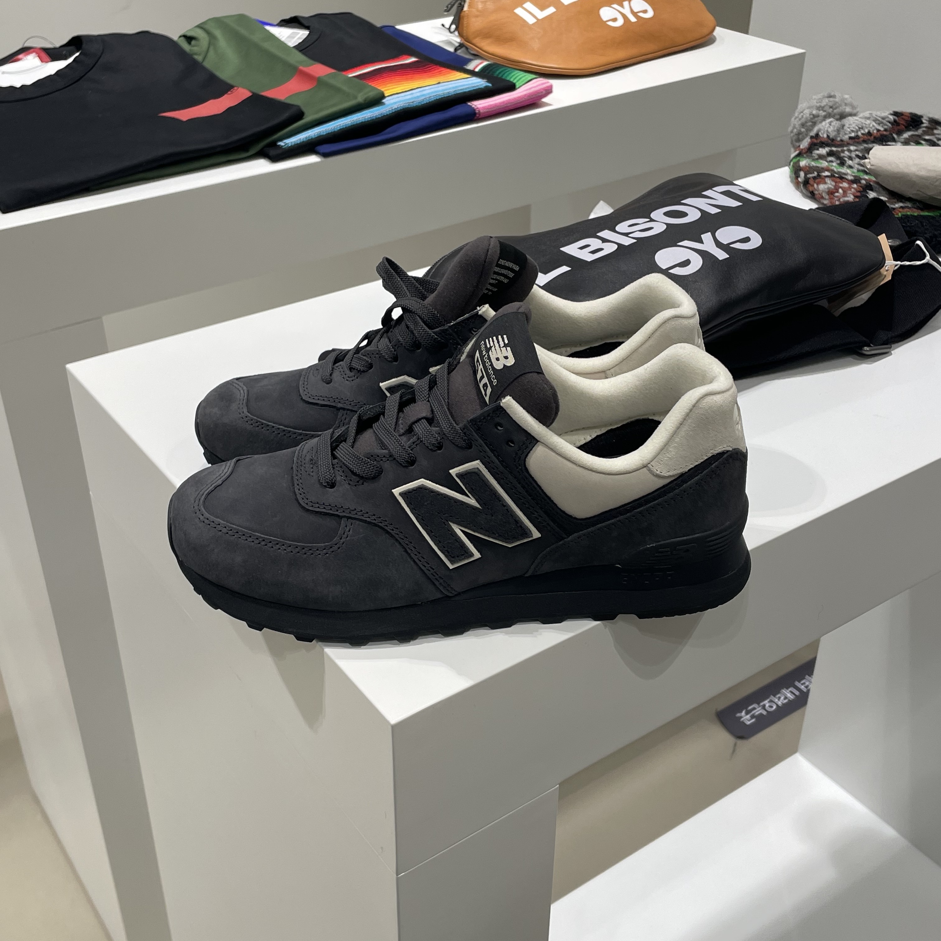 New Balance x Comme des Garcons Junya Watanabe Man 574 Suede Grey Off White 착용 스타일 - 1