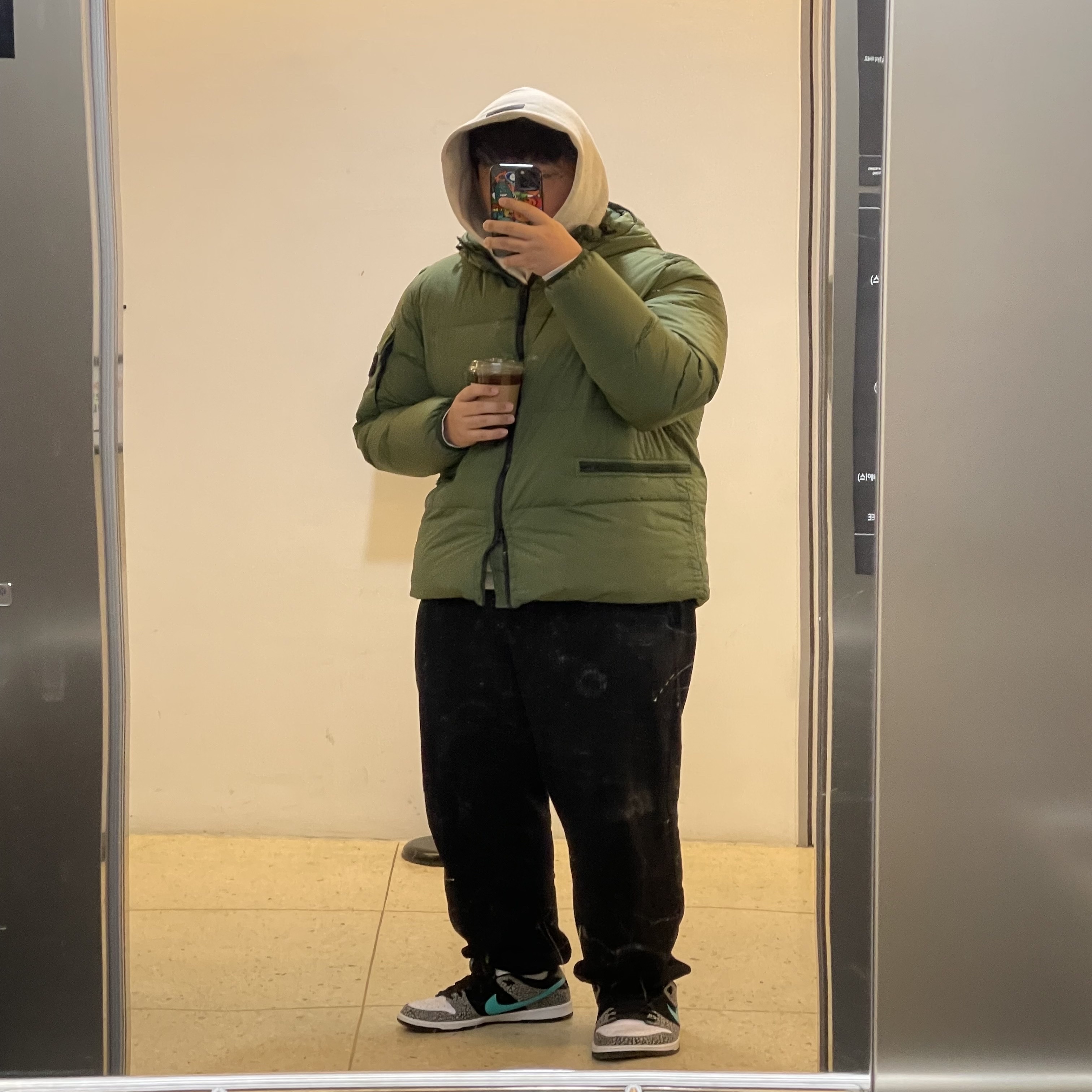 Stone Island 40223 Garment Dyed Crinkle Reps Down Jacket Olive Green - 22FW, Nike SB Dunk Low Pro Clear Jade 착용 스타일