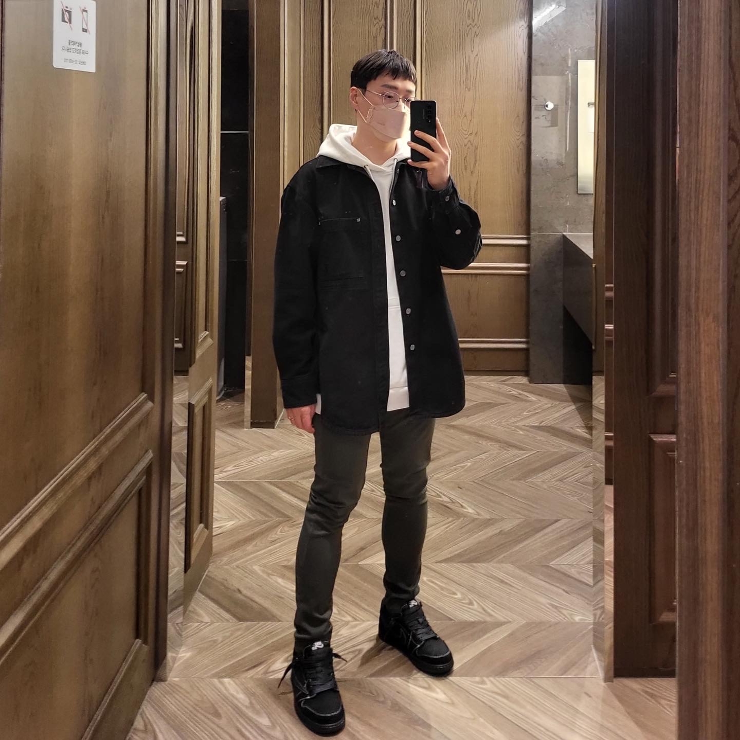 Wooyoungmi Embossing Back Logo Denim Shirt Black - 22SS, Wooyoungmi Cotton Black Back Logo Hoodie White - 22FW 착용 스타일