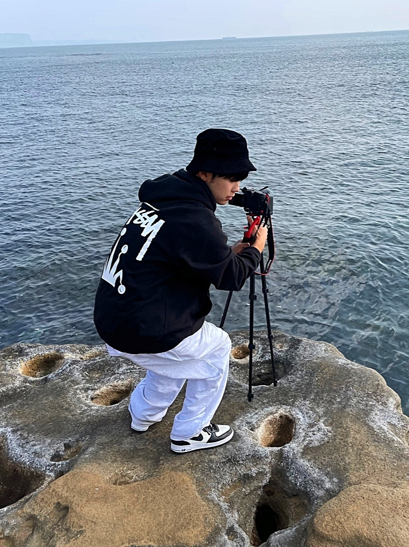 Nike x Stussy Air Force 1 '07 Mid SP Black and Light Bone, Stussy Stock Crown Hoodie Black 착용 스타일 - 2