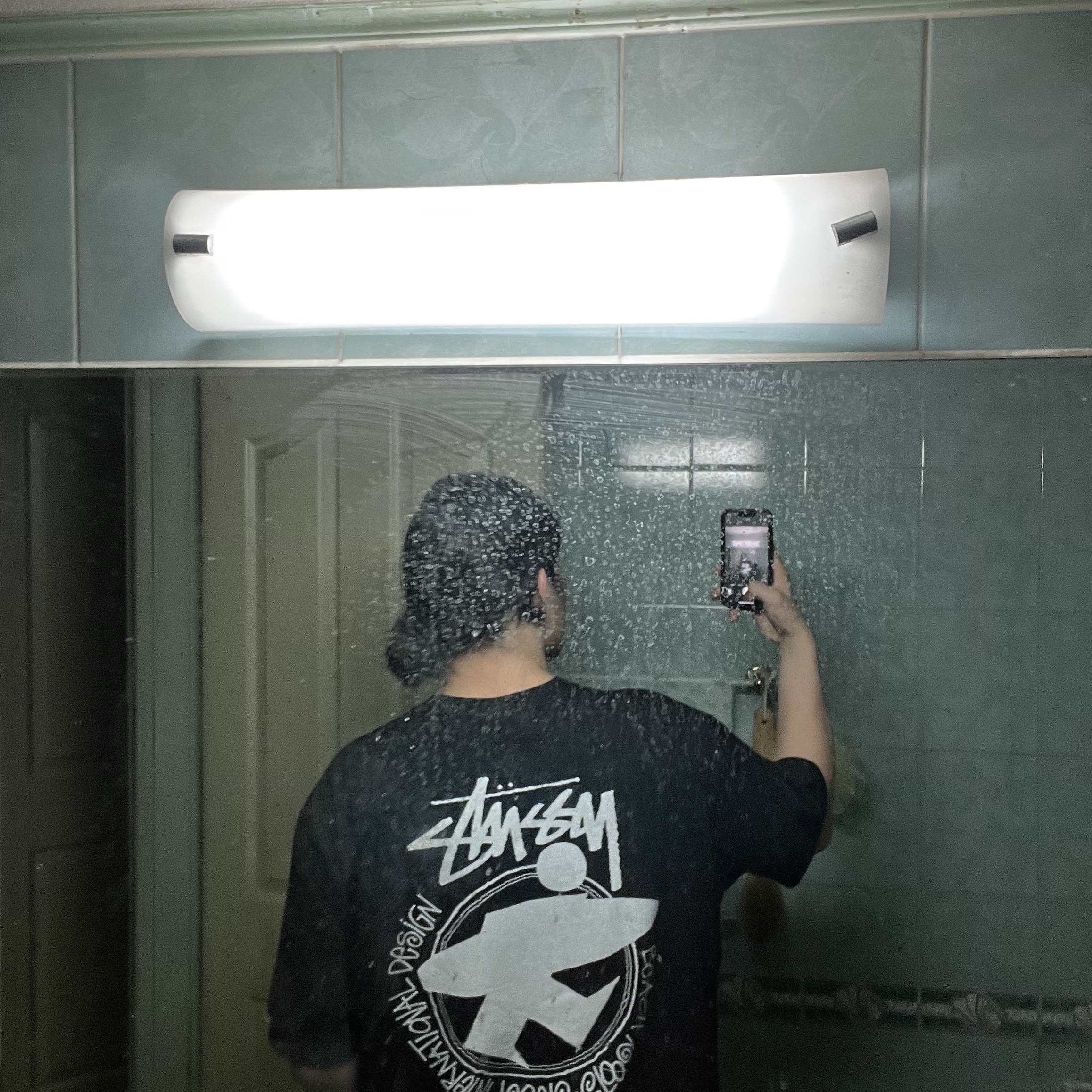 Stussy Beach Roots T-Shirt Black 착용 스타일 - 2
