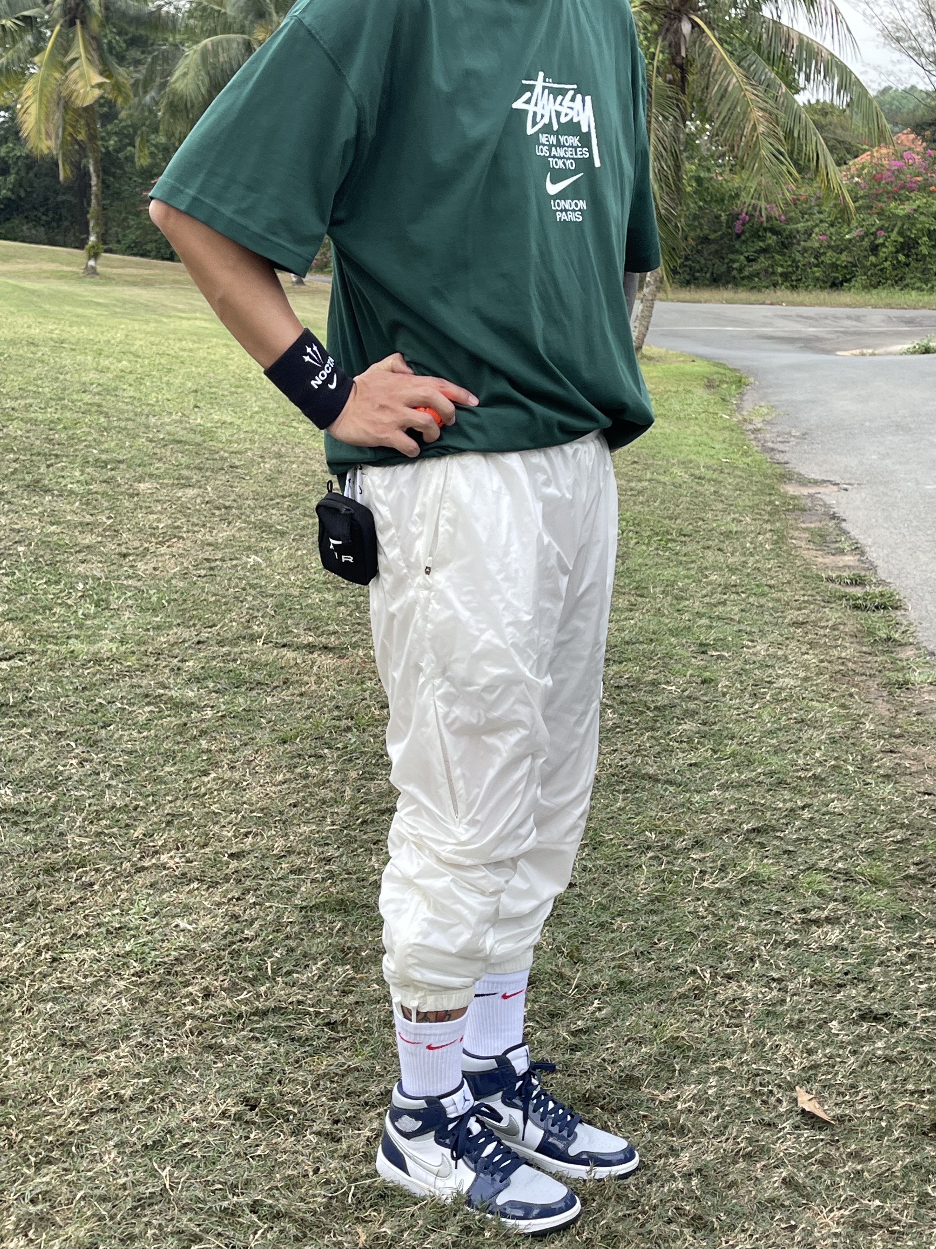 Nike x Stussy WT T-Shirt Green - Asia, Nike x Drake Nocta Golf Pants Sail - US/EU 착용 스타일