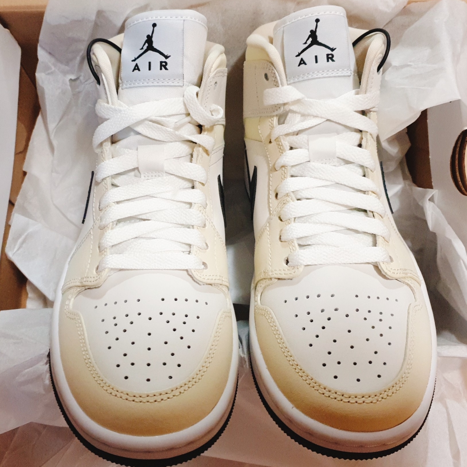 (W) Jordan 1 Mid Coconut Milk 착용 스타일 - 3