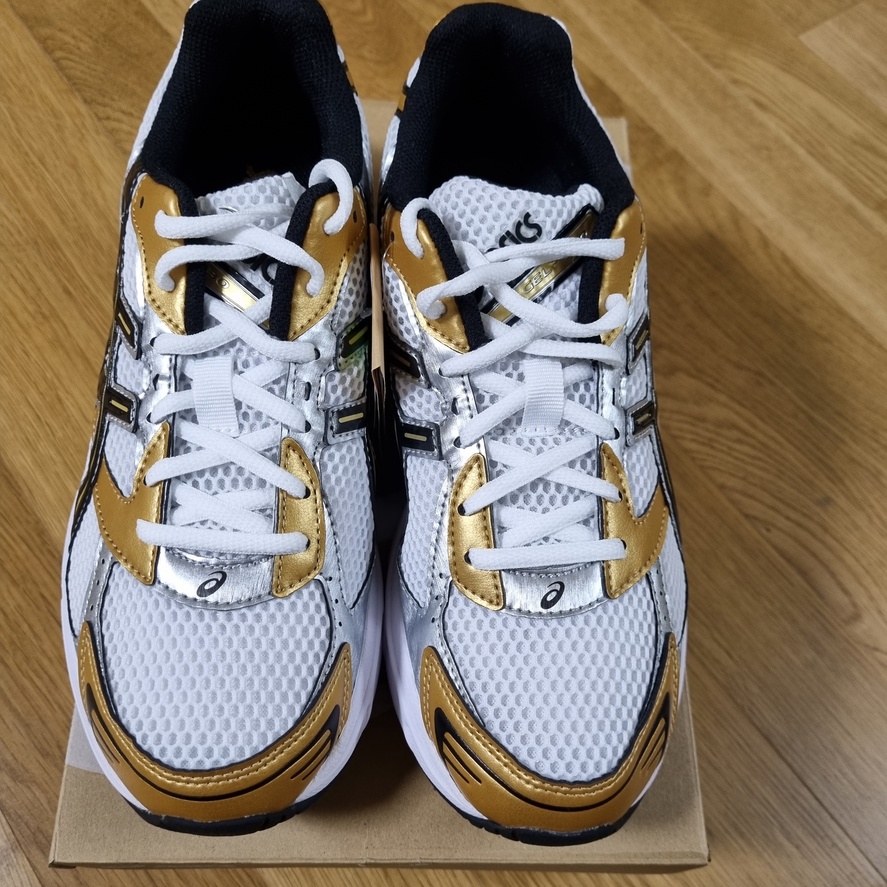Asics Gel-1130 White Pure Gold 착용 스타일 - 2