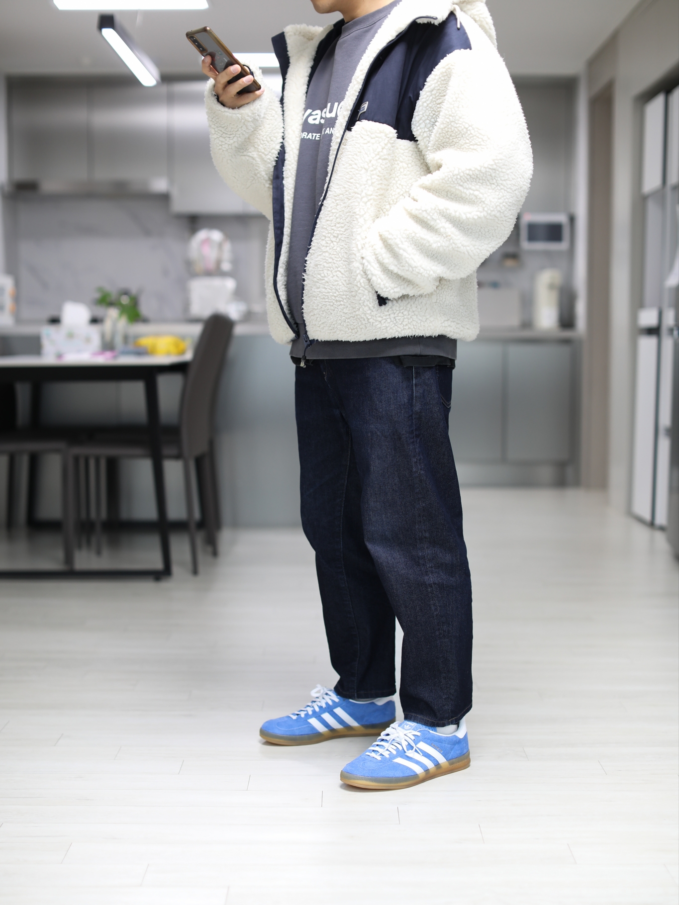 (W) Adidas Gazelle Indoor Blue Fusion Cloud White 착용 스타일