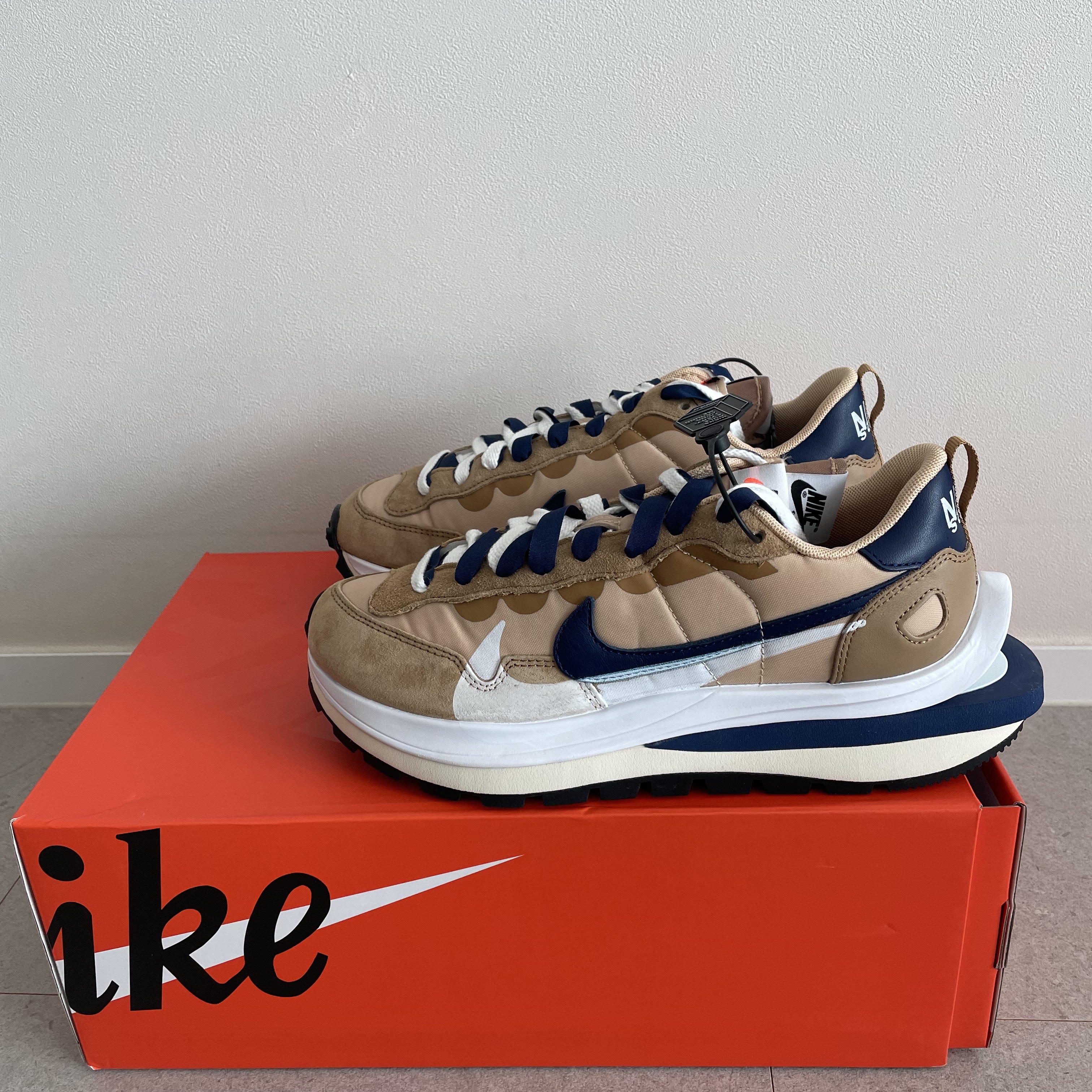 Nike x Sacai VaporWaffle Sesame and Blue Void 착용 스타일 - 1