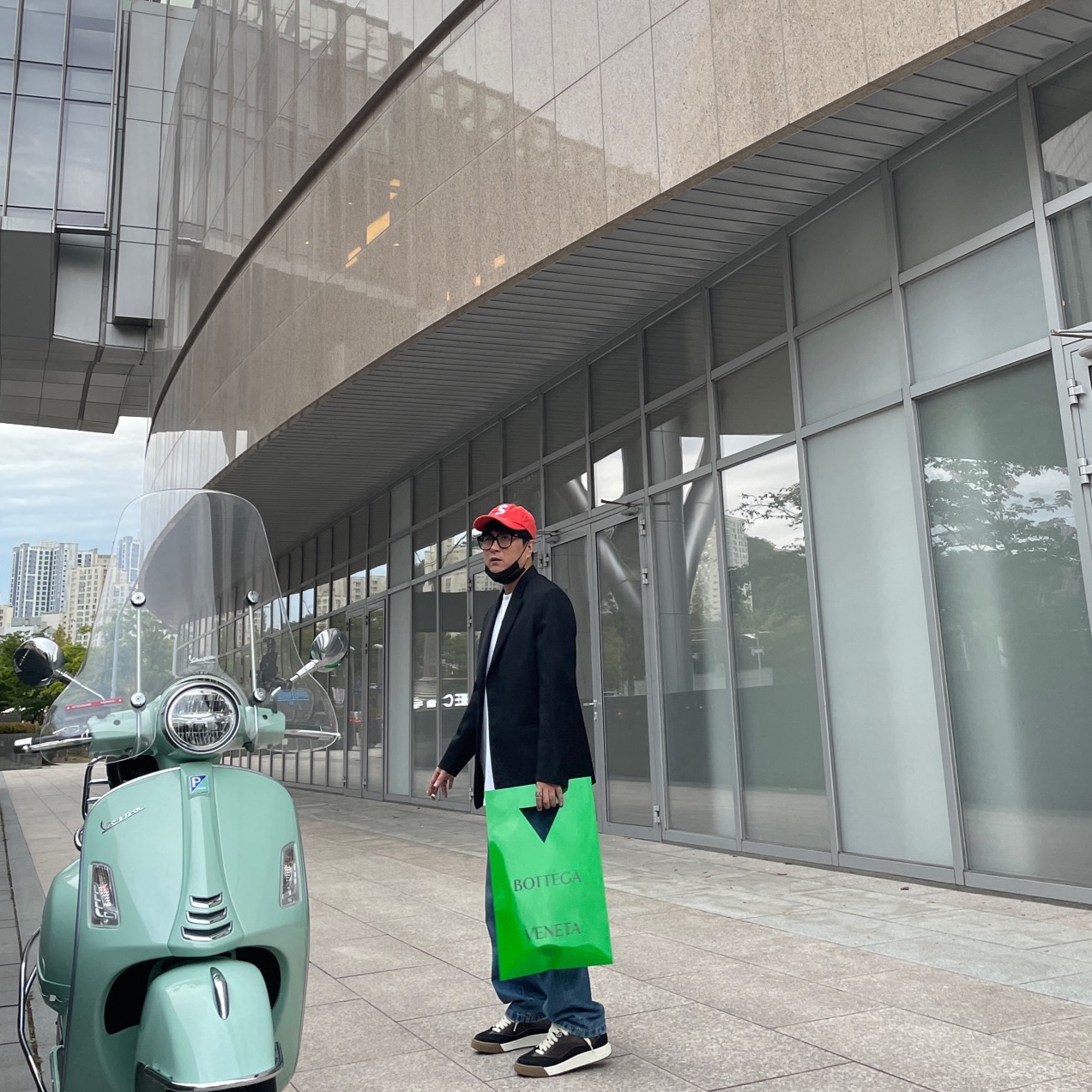 Dior x Cactus Jack B713 Sneakers Mocha Black, Supreme Kevlar Denim S Logo 6-Panel Red - 22SS 착용 스타일 - 2