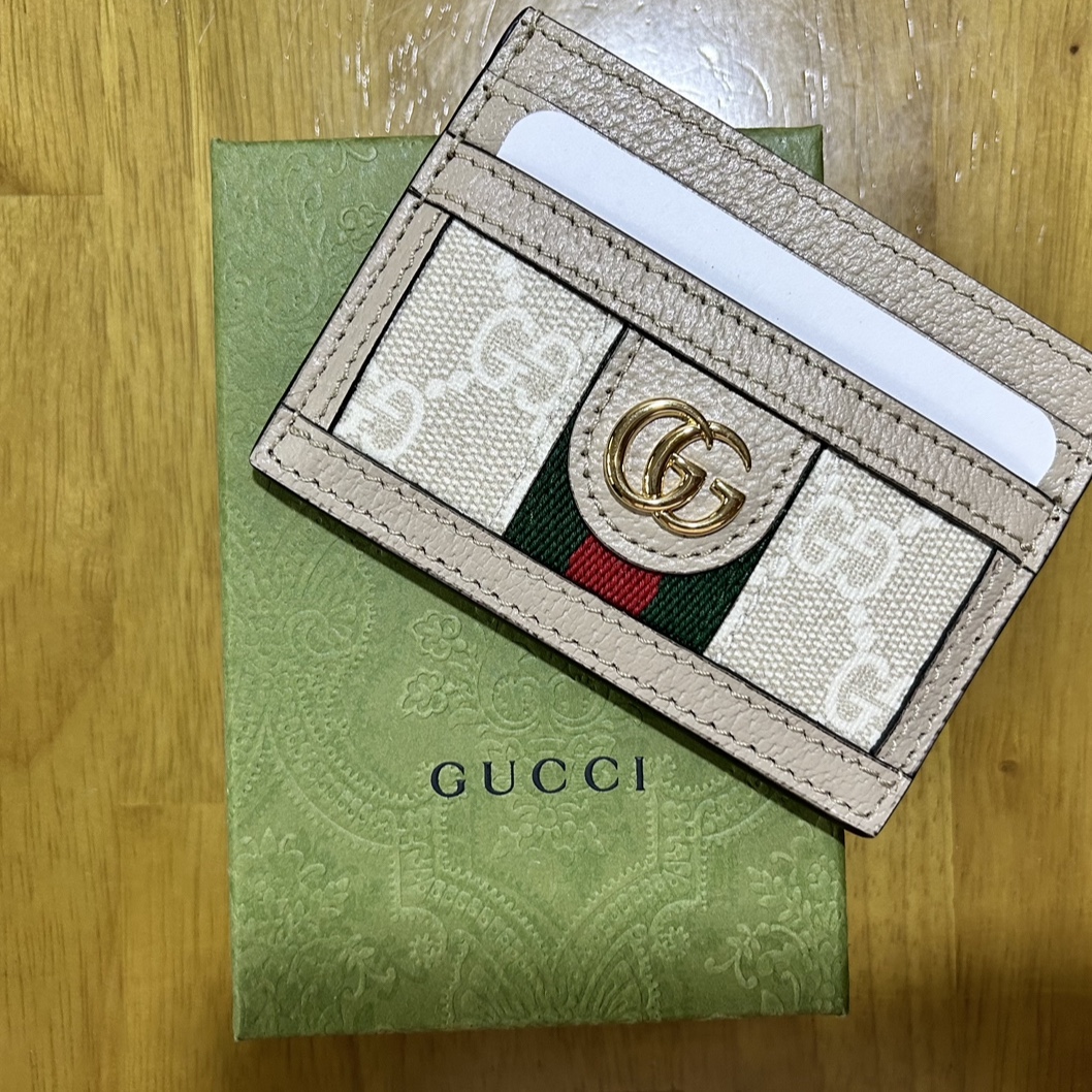 Gucci Ophidia GG Card Case Beige White 착용 스타일